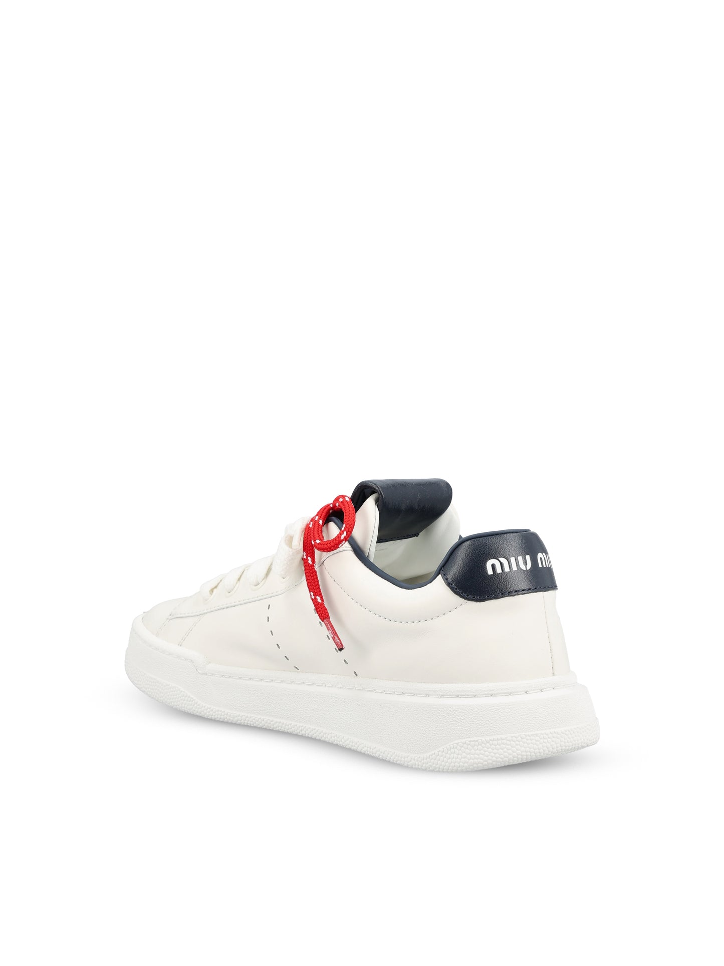 Sneakers realizzate in pelle di vitello. 5E387E 3L48F0BJO MIU MIU 