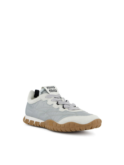 Sneakers Tyre in Tessuto Tecnico e Pelle Scamosciata Alluminio/Bianco 5E417E 3ZOFF0D5X MIU MIU 