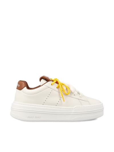Sneakers realizzate in pelle di vitello. 5E710E 3L48F0TPR MIU MIU 