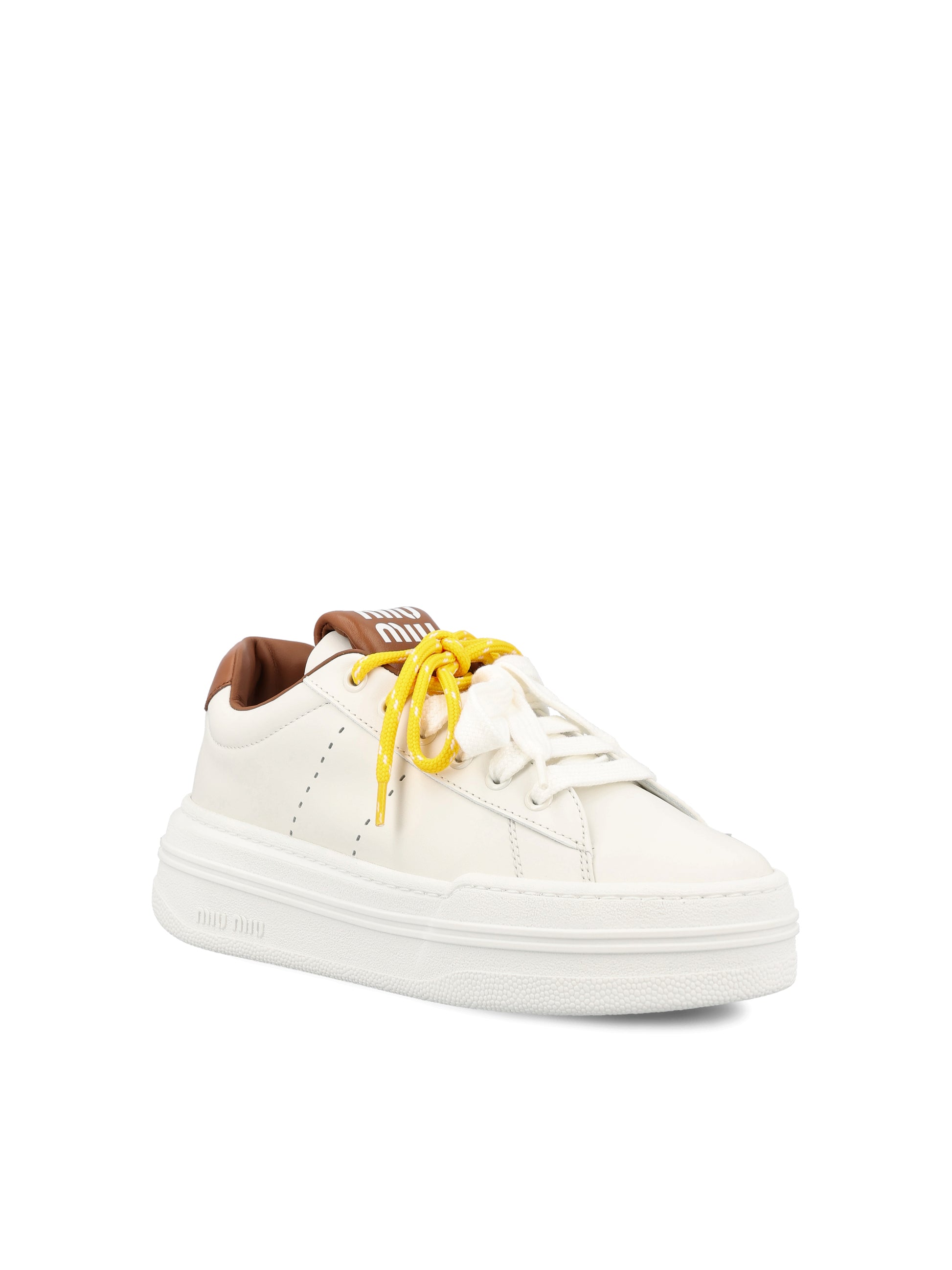 Sneakers realizzate in pelle di vitello. 5E710E 3L48F0TPR MIU MIU 