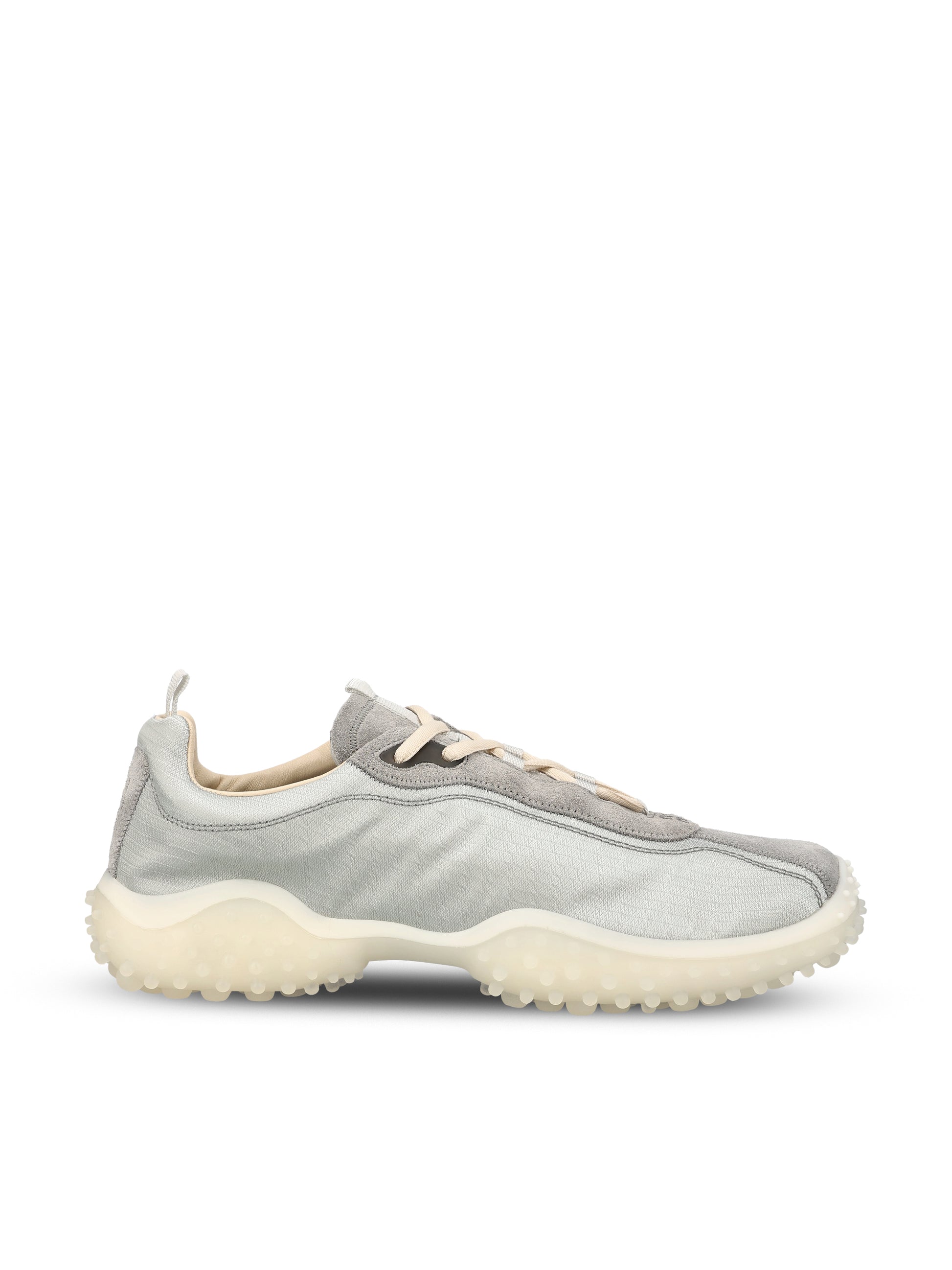 Sneakers realizzate in tessuto e cuoio. 5E806E 3M0KF0424 MIU MIU 