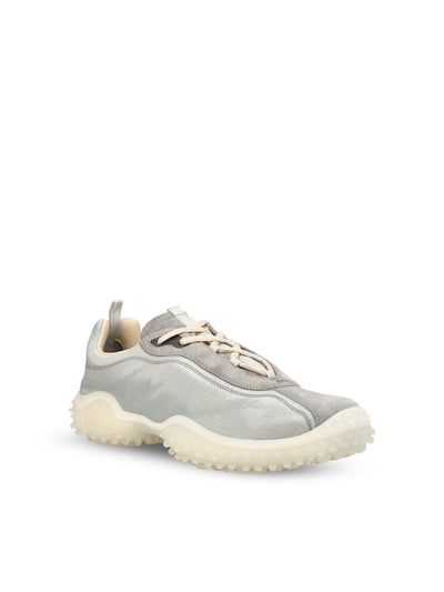 Sneakers realizzate in tessuto e cuoio. 5E806E 3M0KF0424 MIU MIU 