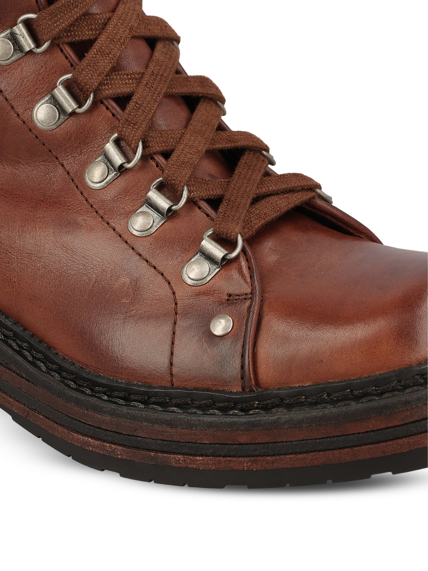 Stivali realizzati in pelle. 5W798E 5ODF0201 MIU MIU 