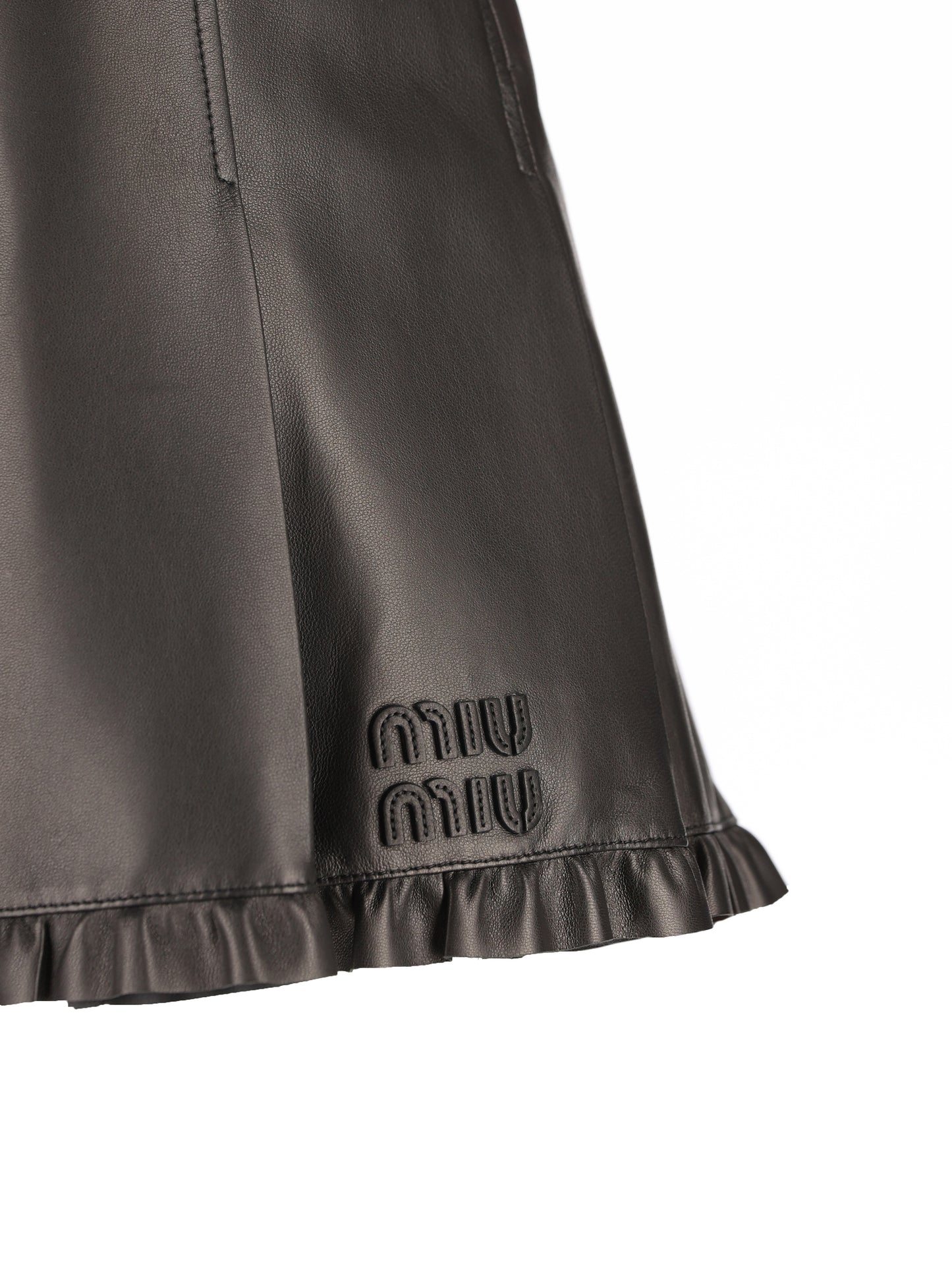 Gonna realizzata in nappa. MPD861 193YF0002 MIU MIU 