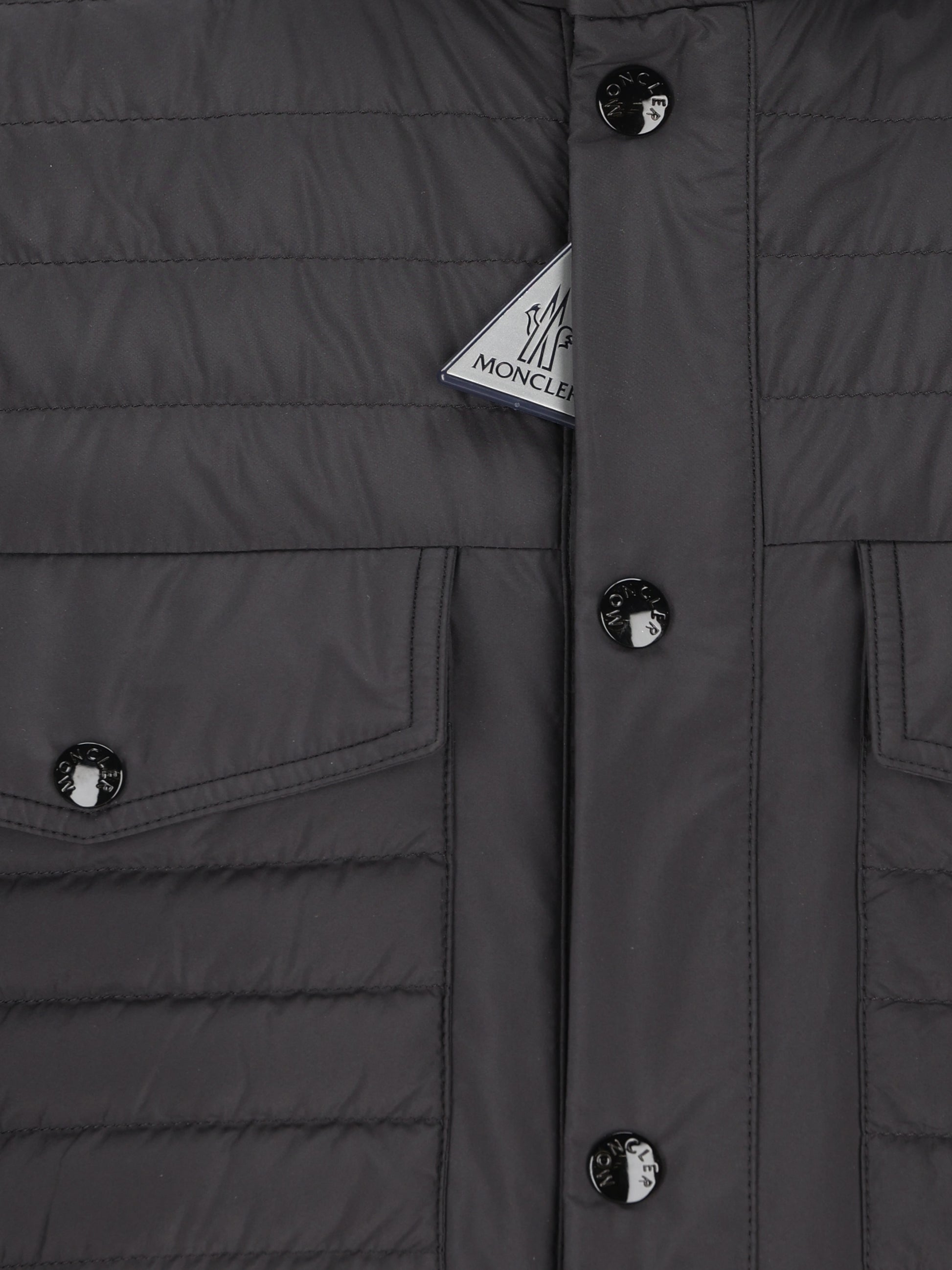 Piumino realizzato in poliestere riciclato. M1A00072 597YW999 MONCLER 