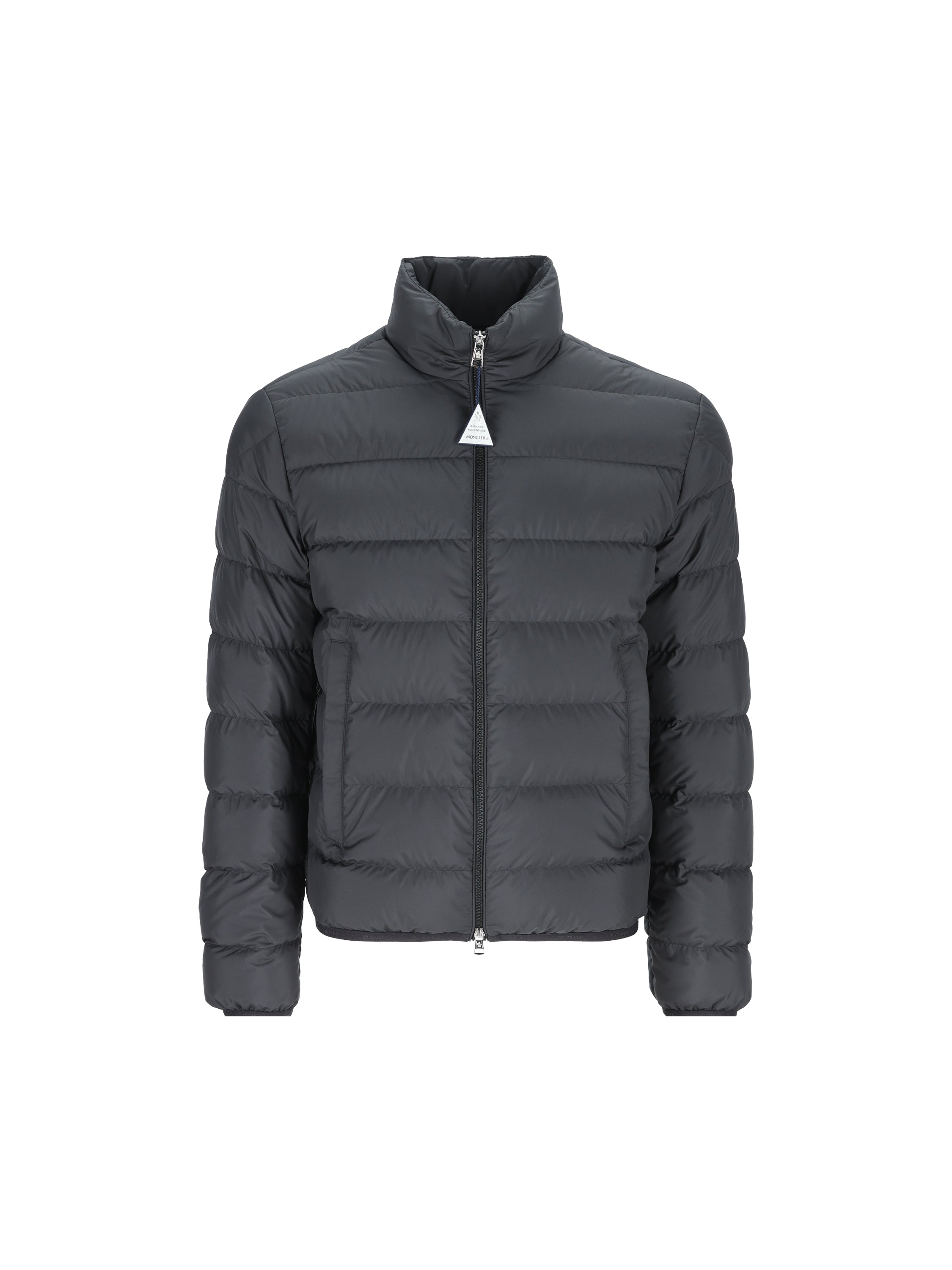 Piumino realizzato in tessuto tecnico. M1A00108 54A81999 MONCLER 