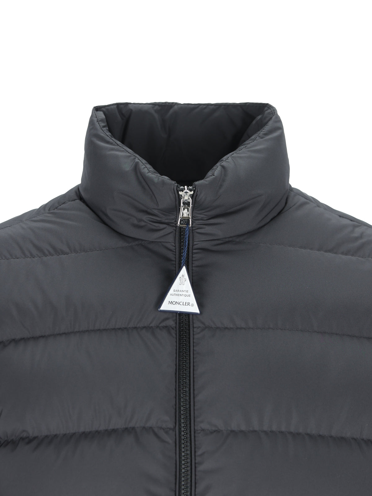 Piumino realizzato in tessuto tecnico. M1A00108 54A81999 MONCLER 