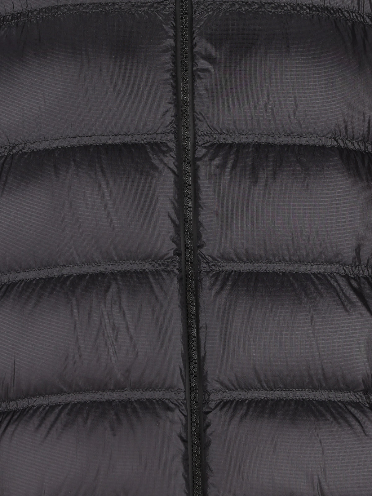Piumino realizzato in poliammide. M1A00109 595B1999 MONCLER 