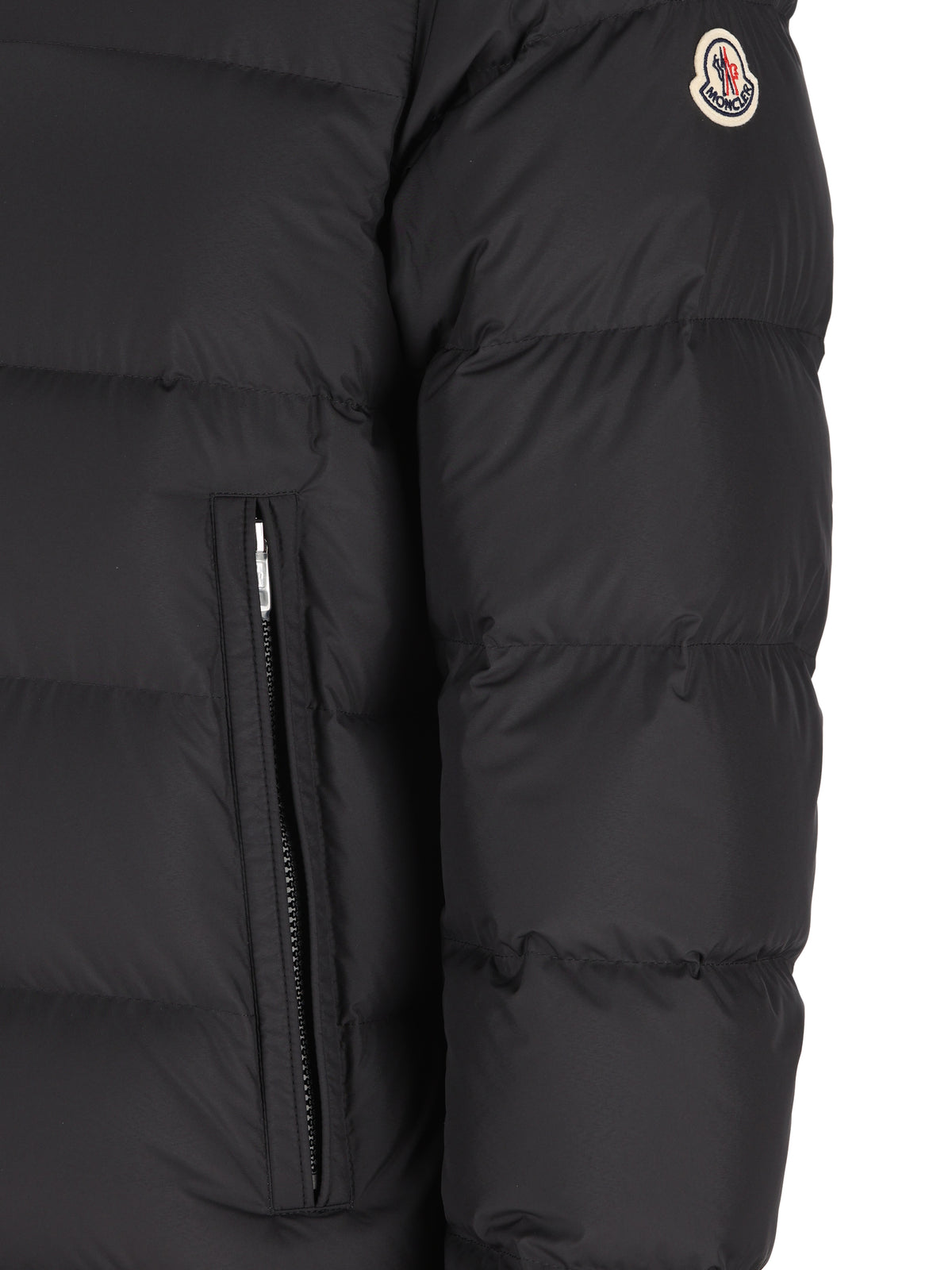 Piumino realizzato in poliestere. M1A00222 597YW999 MONCLER 