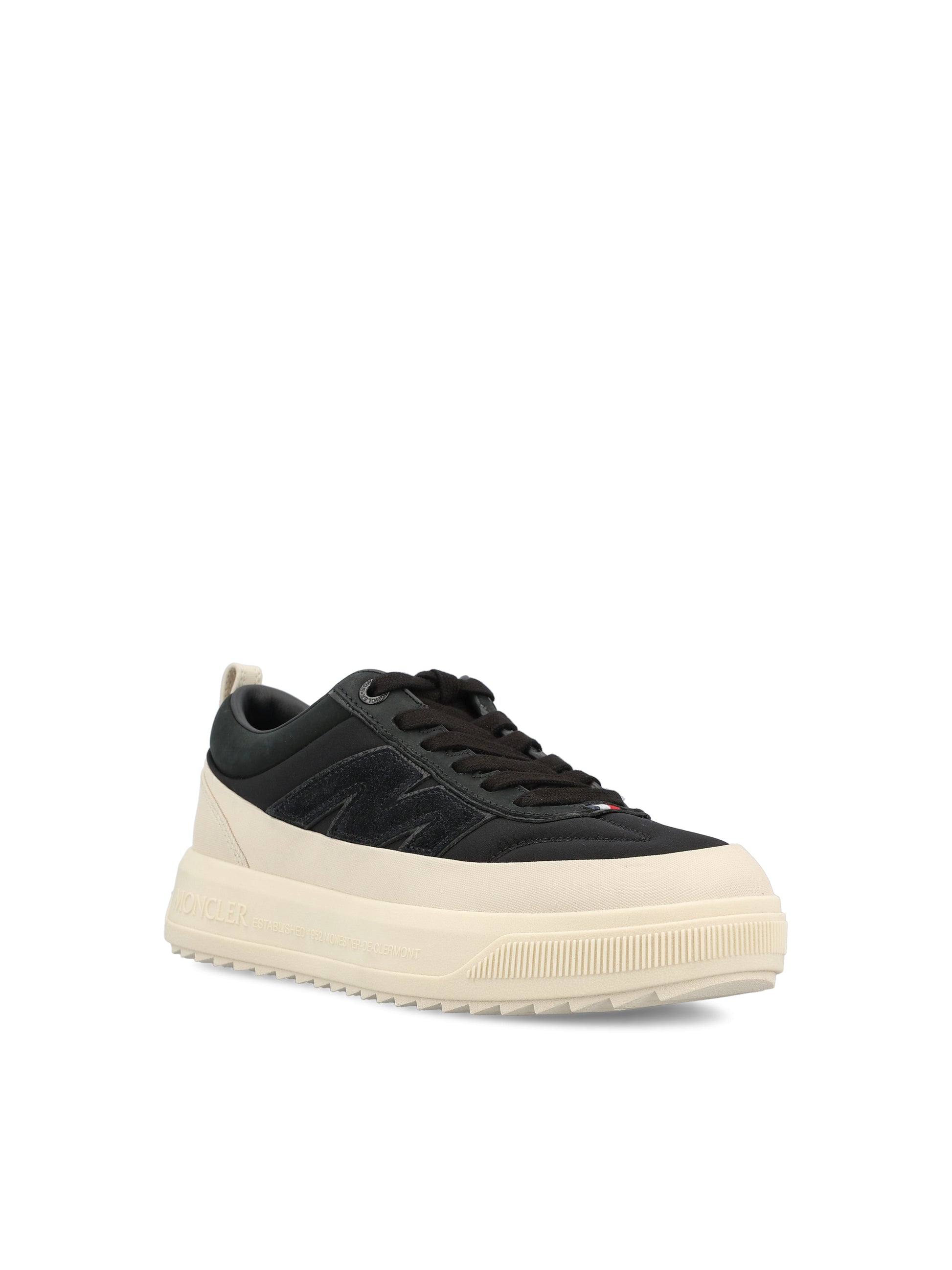 Sneakers realizzate in pelle. M4M00190 M7091999 MONCLER 