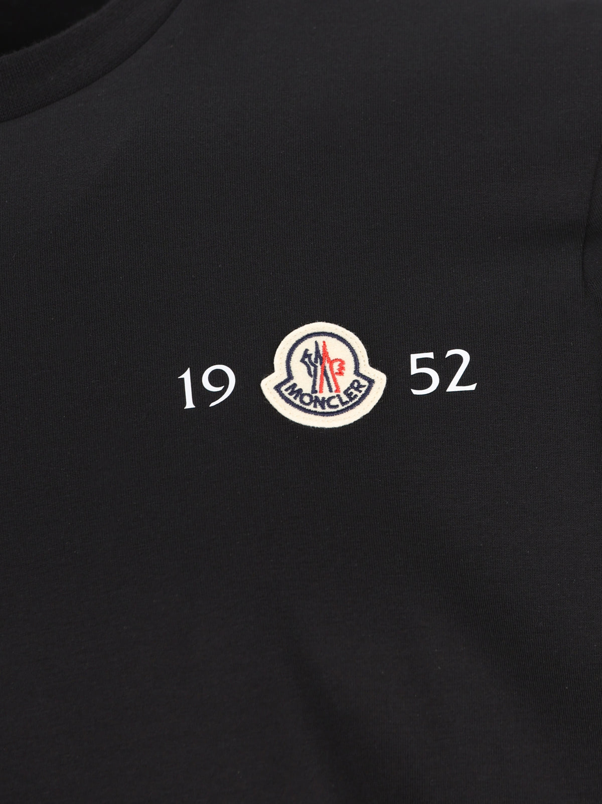 T-Shirt realizzata in cotone. M8C00052 8790F999 MONCLER 