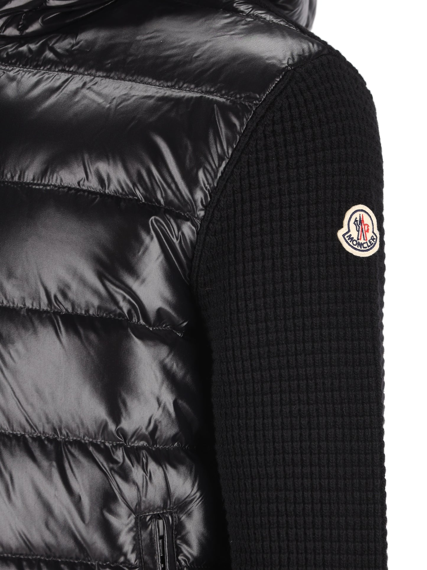 Cardigan realizzato in misto lana. M9B00059 M4281999 MONCLER 