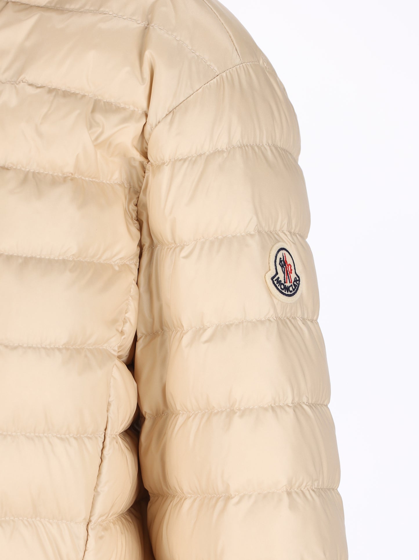 Piumino realizzato in poliammide. W1A00092 597YG21N MONCLER 