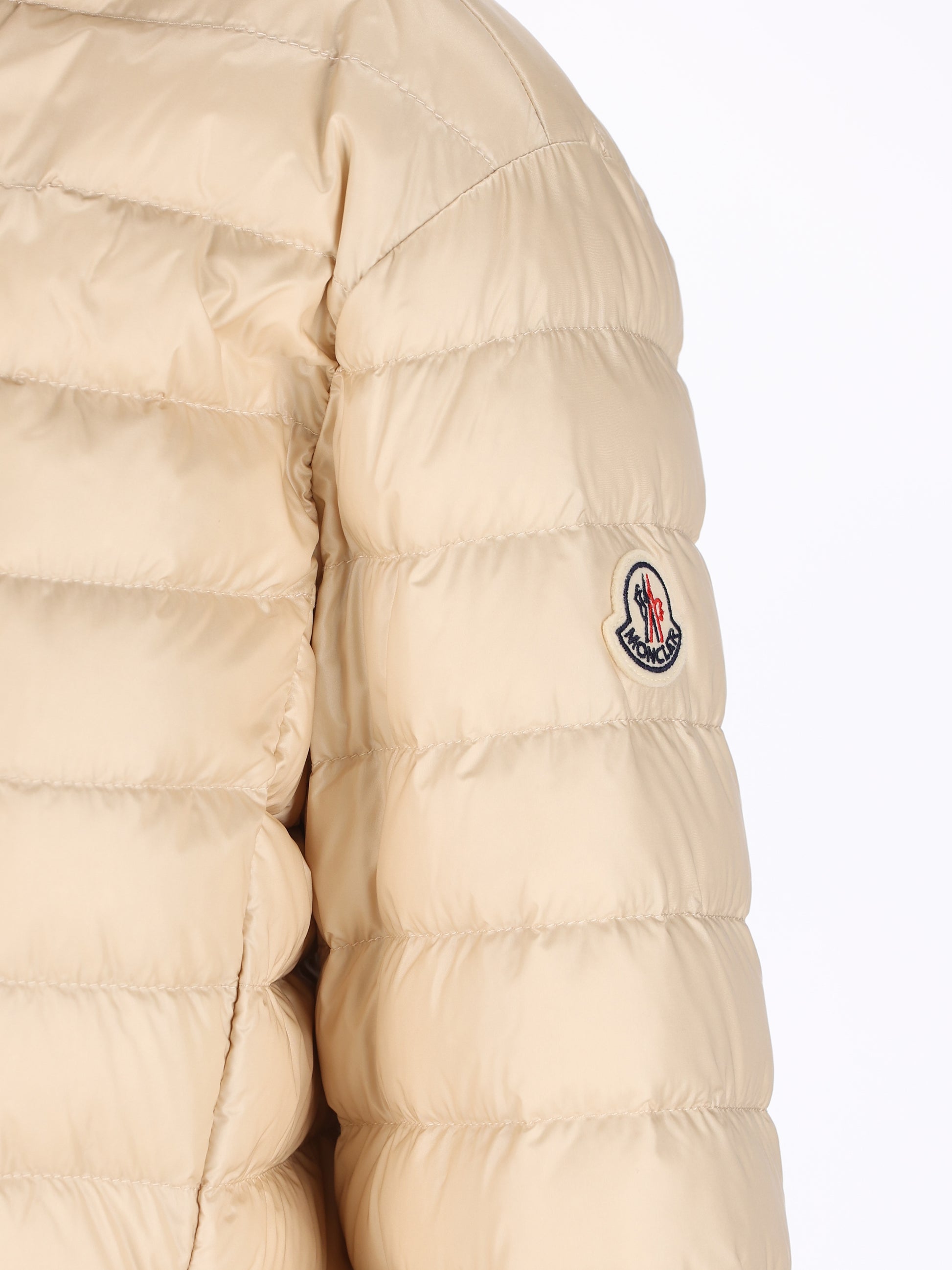 Piumino realizzato in poliammide. W1A00092 597YG21N MONCLER 