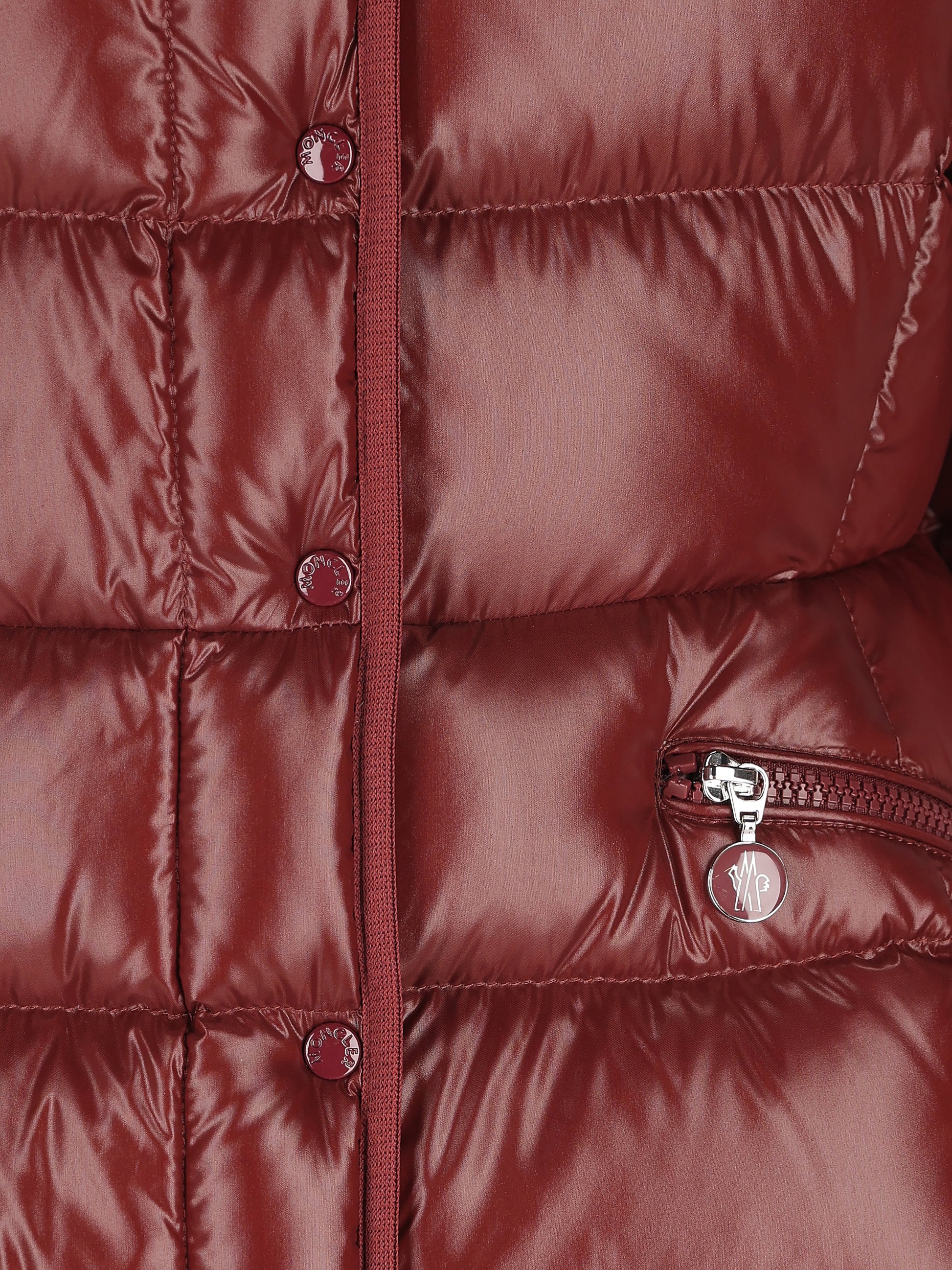 Piumino realizzato in nylon. W1A00143 597Z8464 MONCLER 
