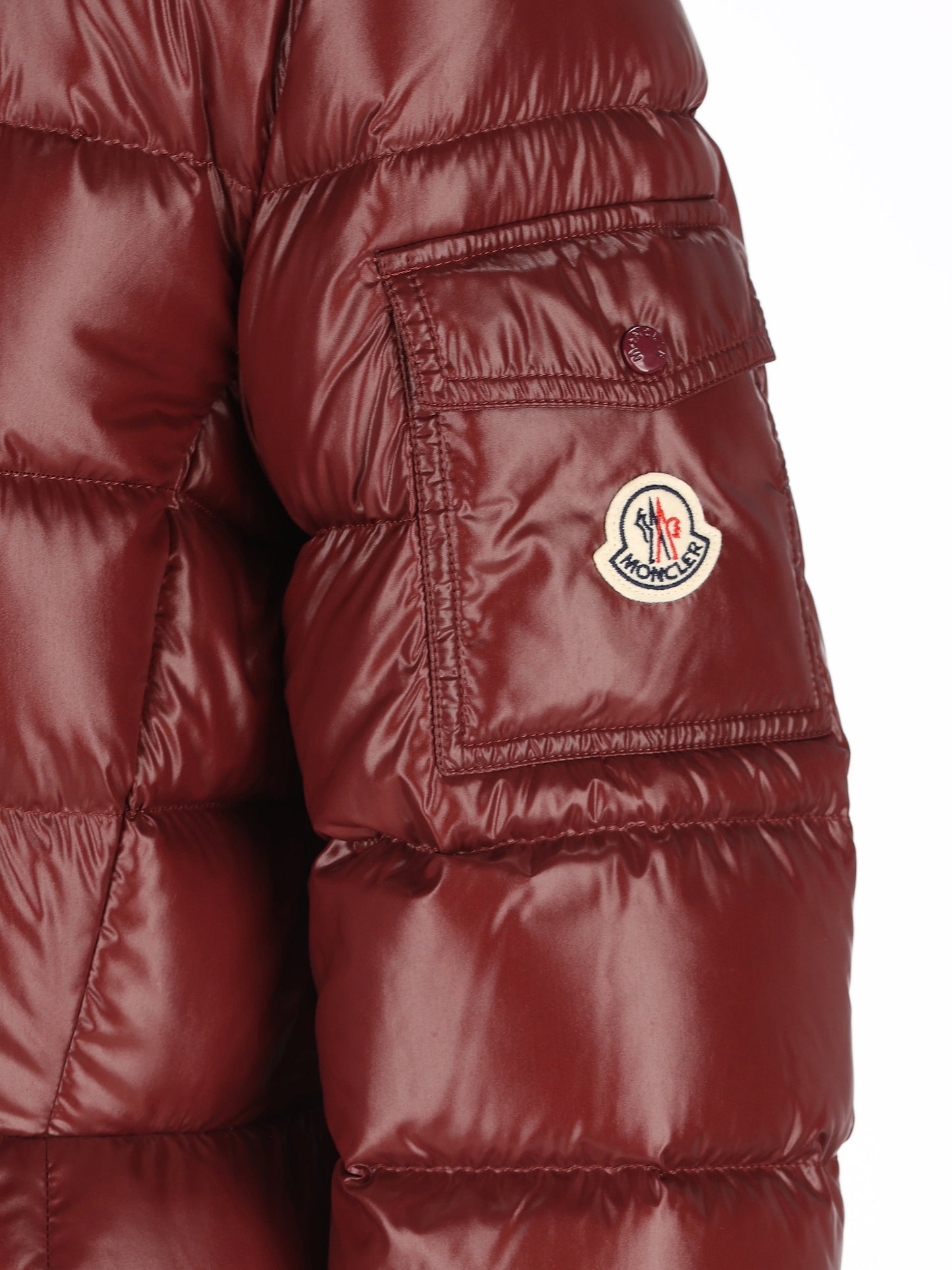 Piumino realizzato in nylon. W1A00143 597Z8464 MONCLER 