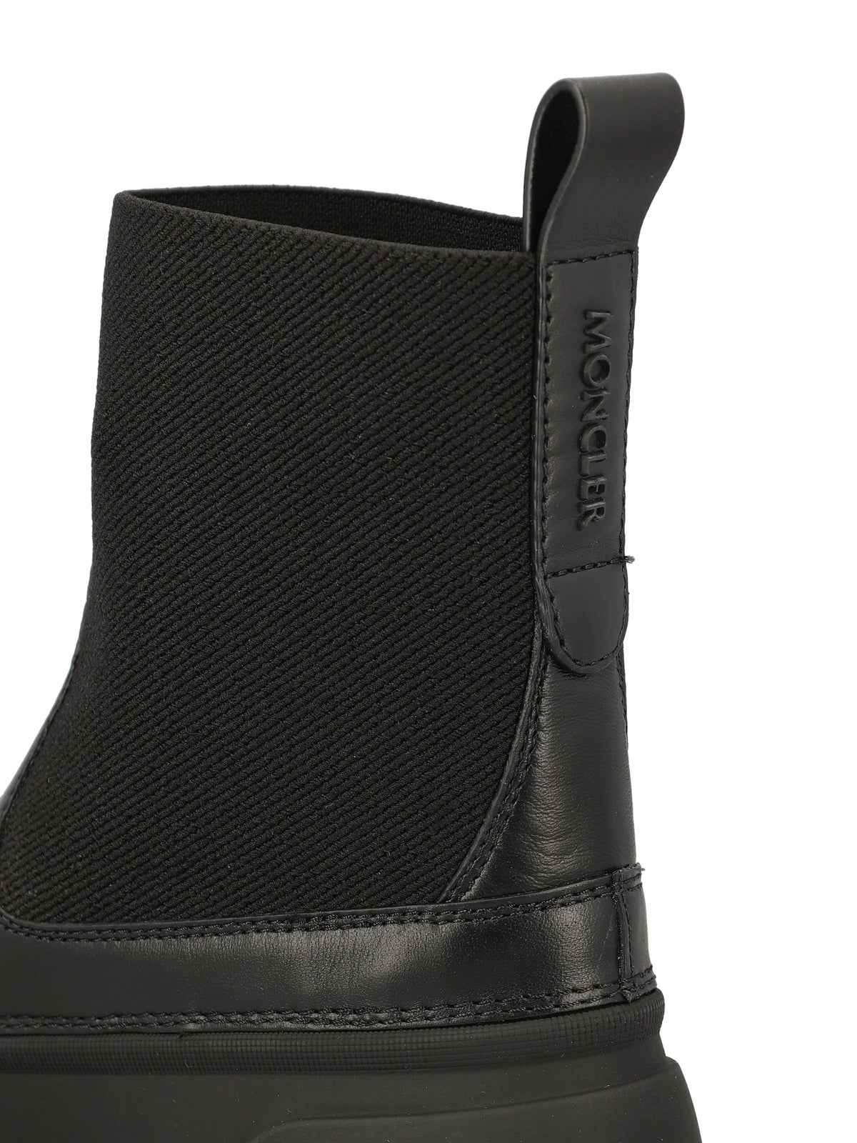 Stivaletti realizzati in pelle e gomma. W4F00030 M9918999 MONCLER 
