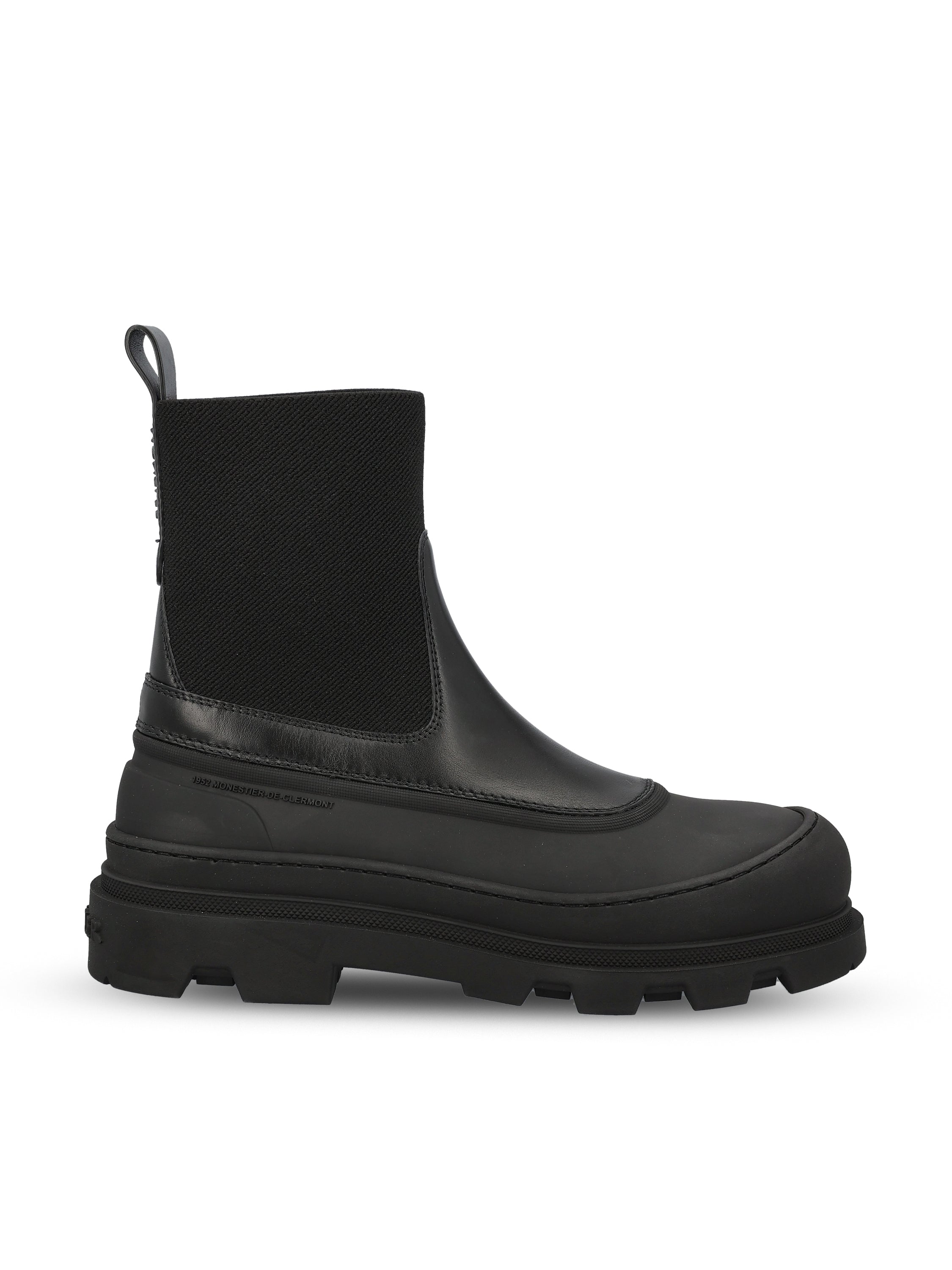 Stivaletti realizzati in pelle e gomma. W4F00030 M9918999 MONCLER 