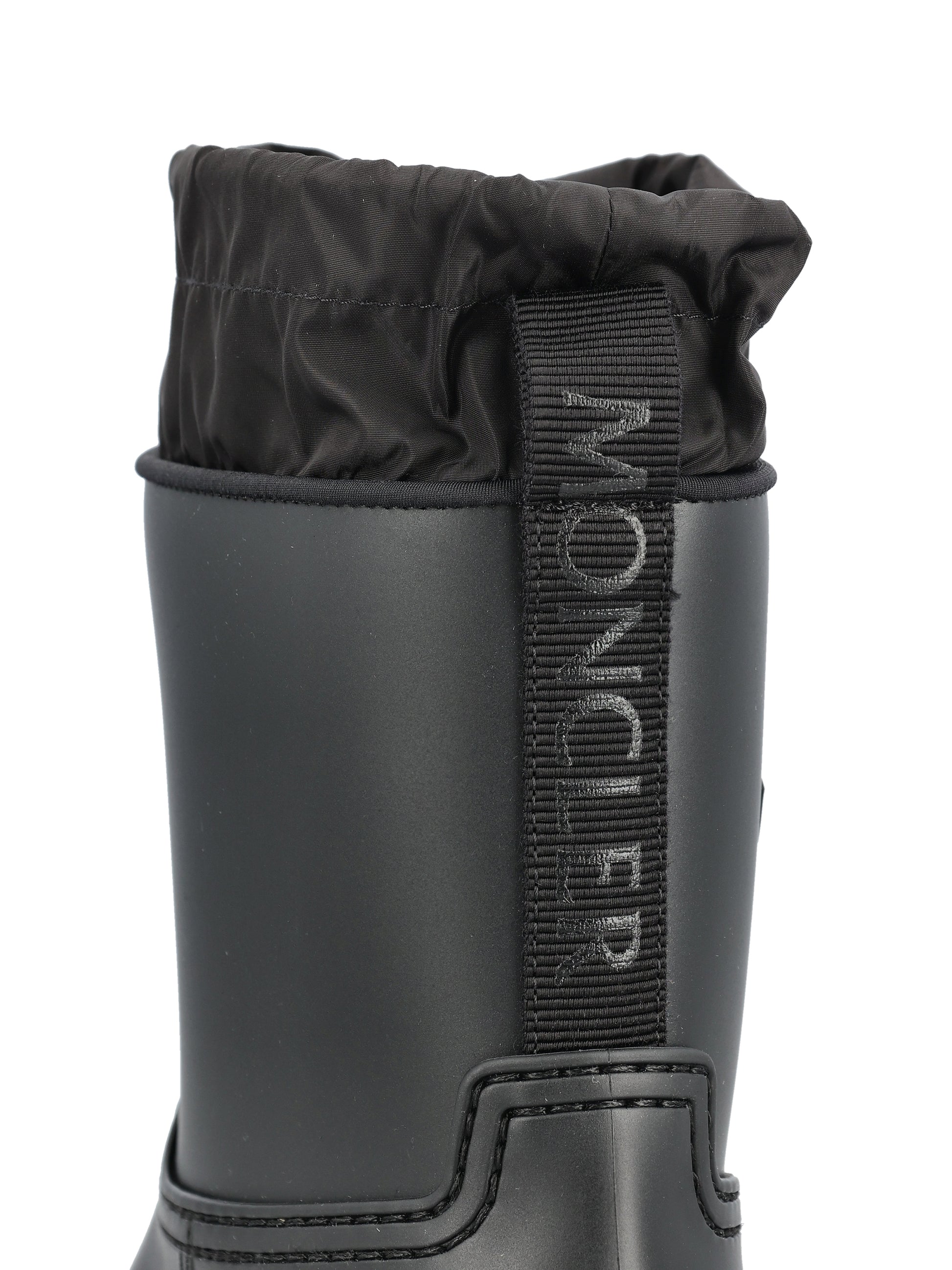 Stivali realizzati in nylon. W4G00190 M4522999 MONCLER 