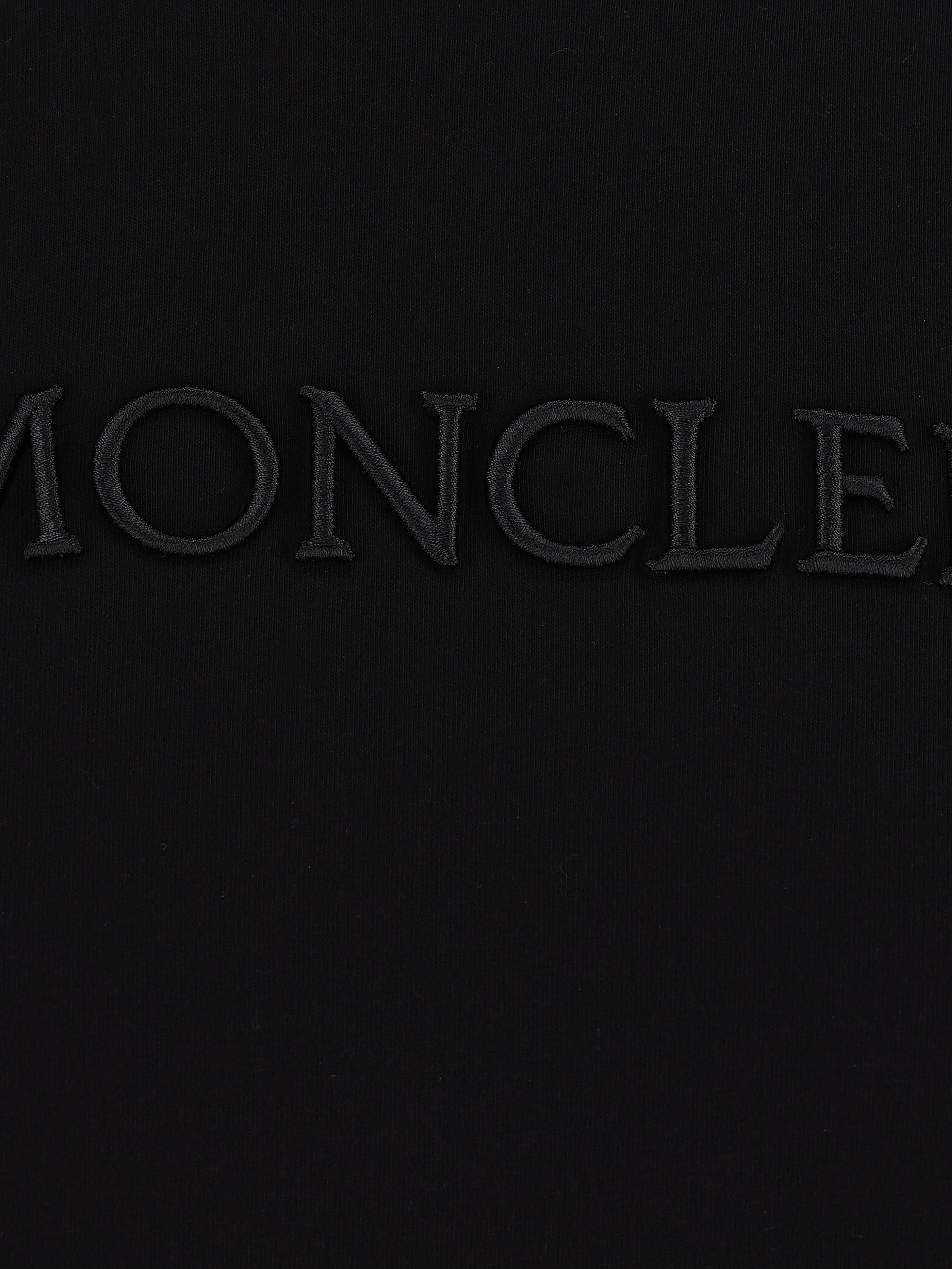 T-Shirt realizzata in cotone. W8C00021 89AUO999 MONCLER 