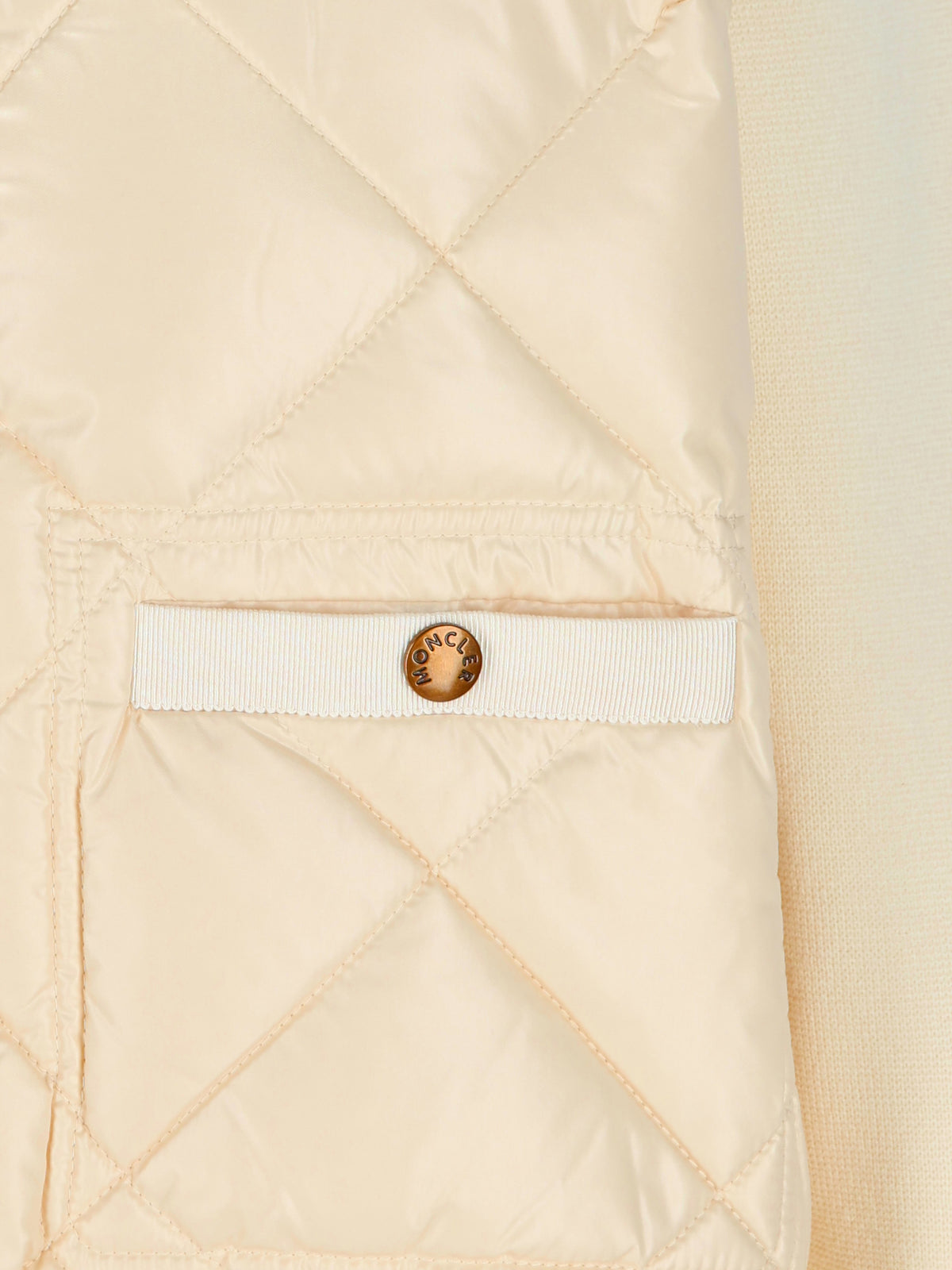 Cardigan realizzato in cotone. W9B00004 M1113003 MONCLER 