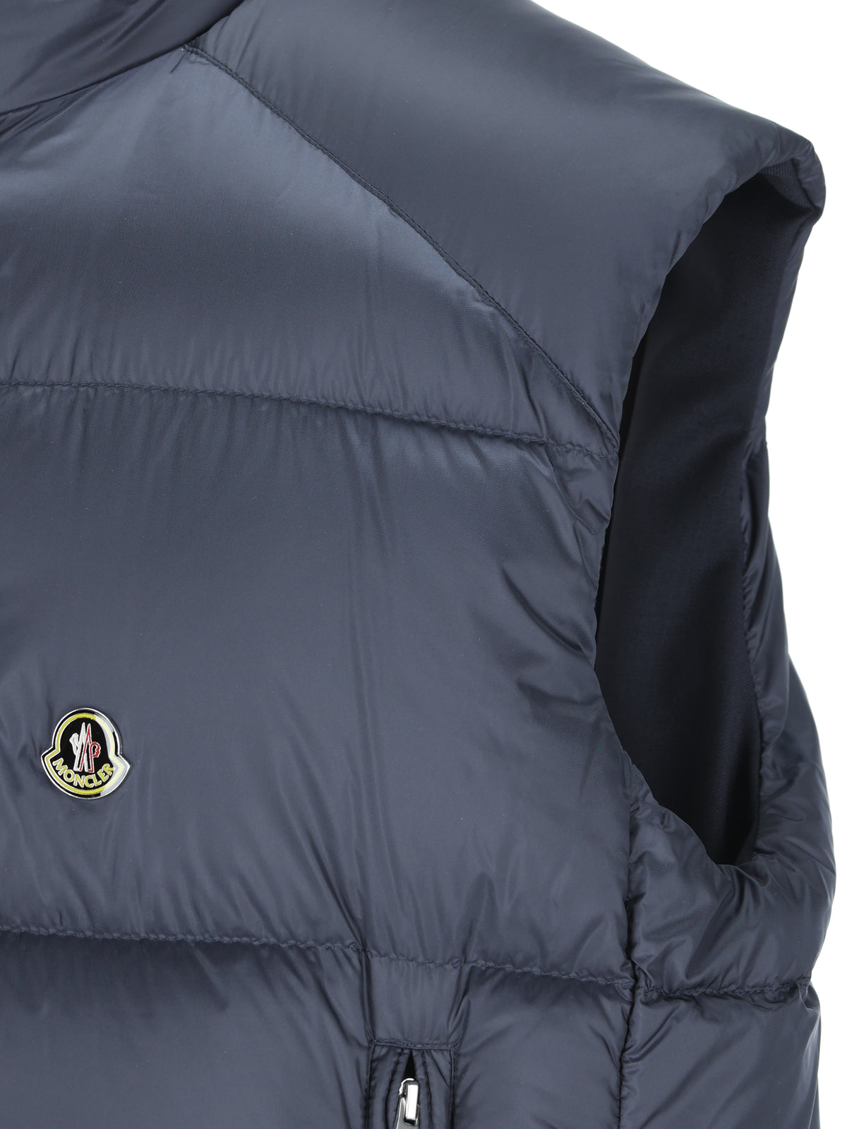 Gilet realizzato in poliammide. M1A0019 8597YF776 MONCLER RE-ICONS 