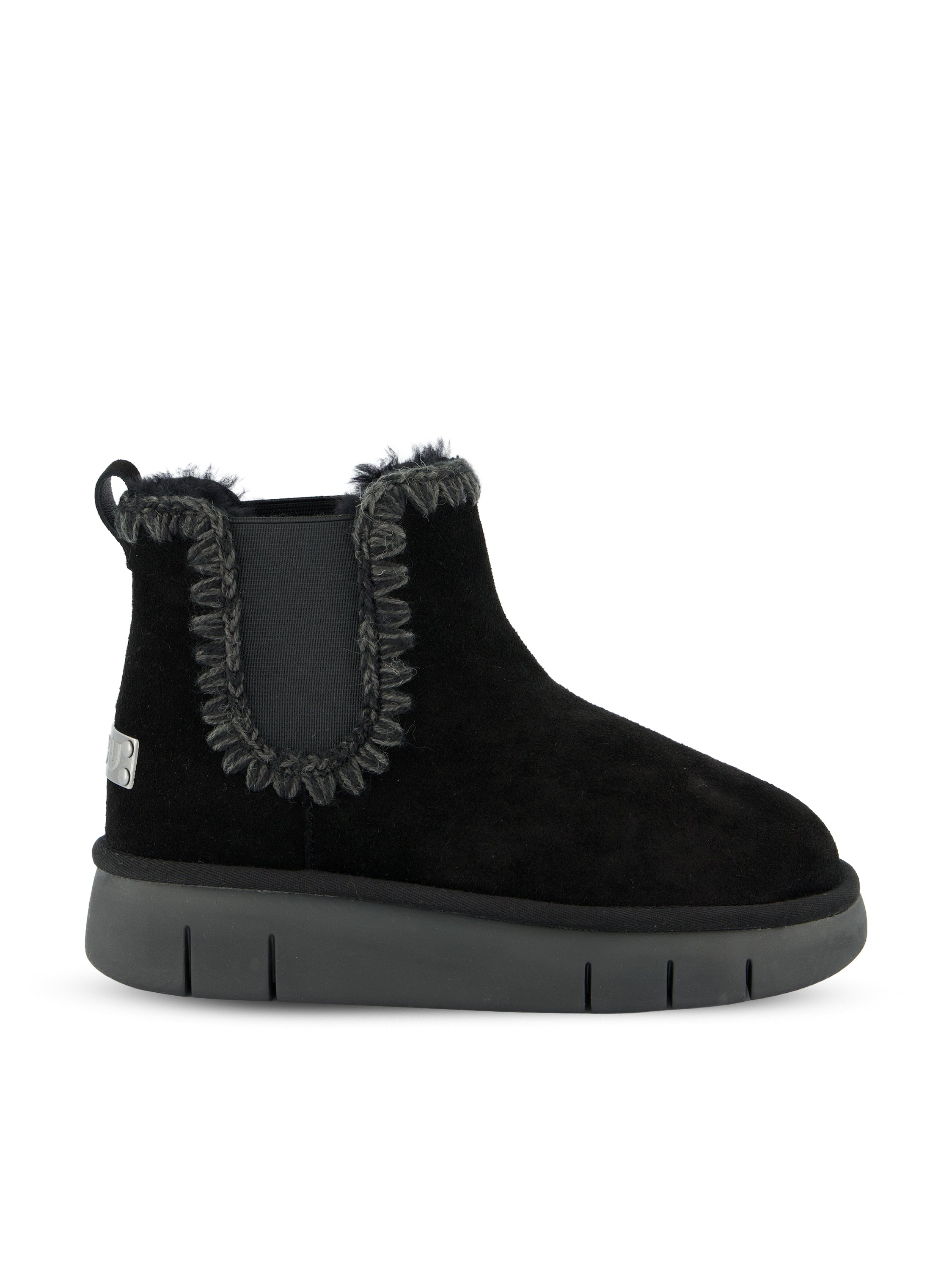 Stivaletti realizzati in suede. FW531037A BKBK MOU 