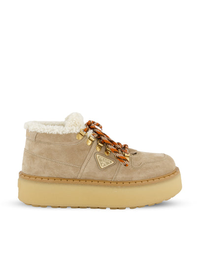 Stivaletti realizzati in pelle. 1E635O JFTF0F24 PRADA 
