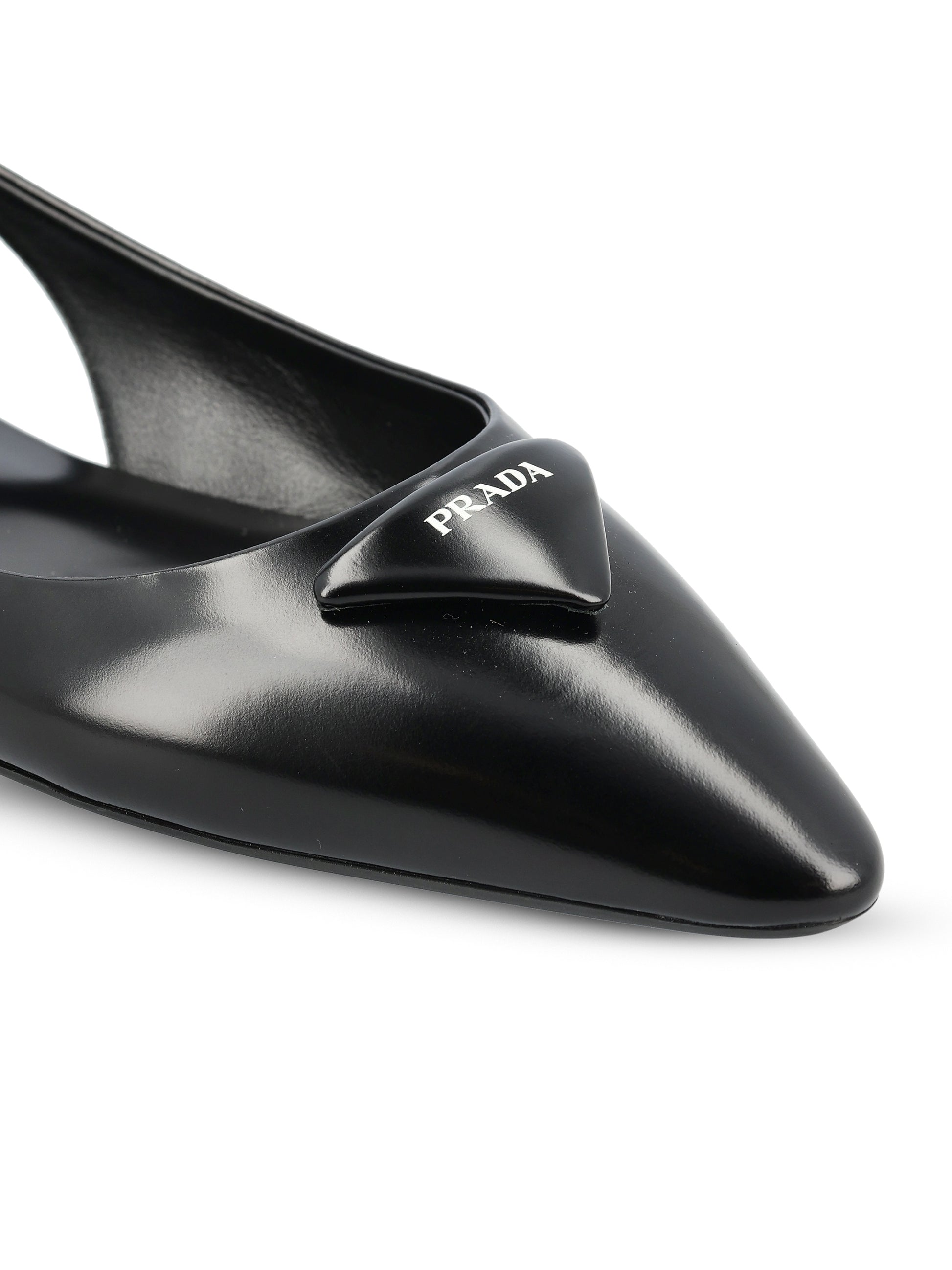 Ballerine slingback realizzate in pelle. 1F629O 055F0002 PRADA 