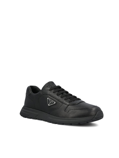 Sneakers realizzate in pelle. 2EE443 013F0002 PRADA 