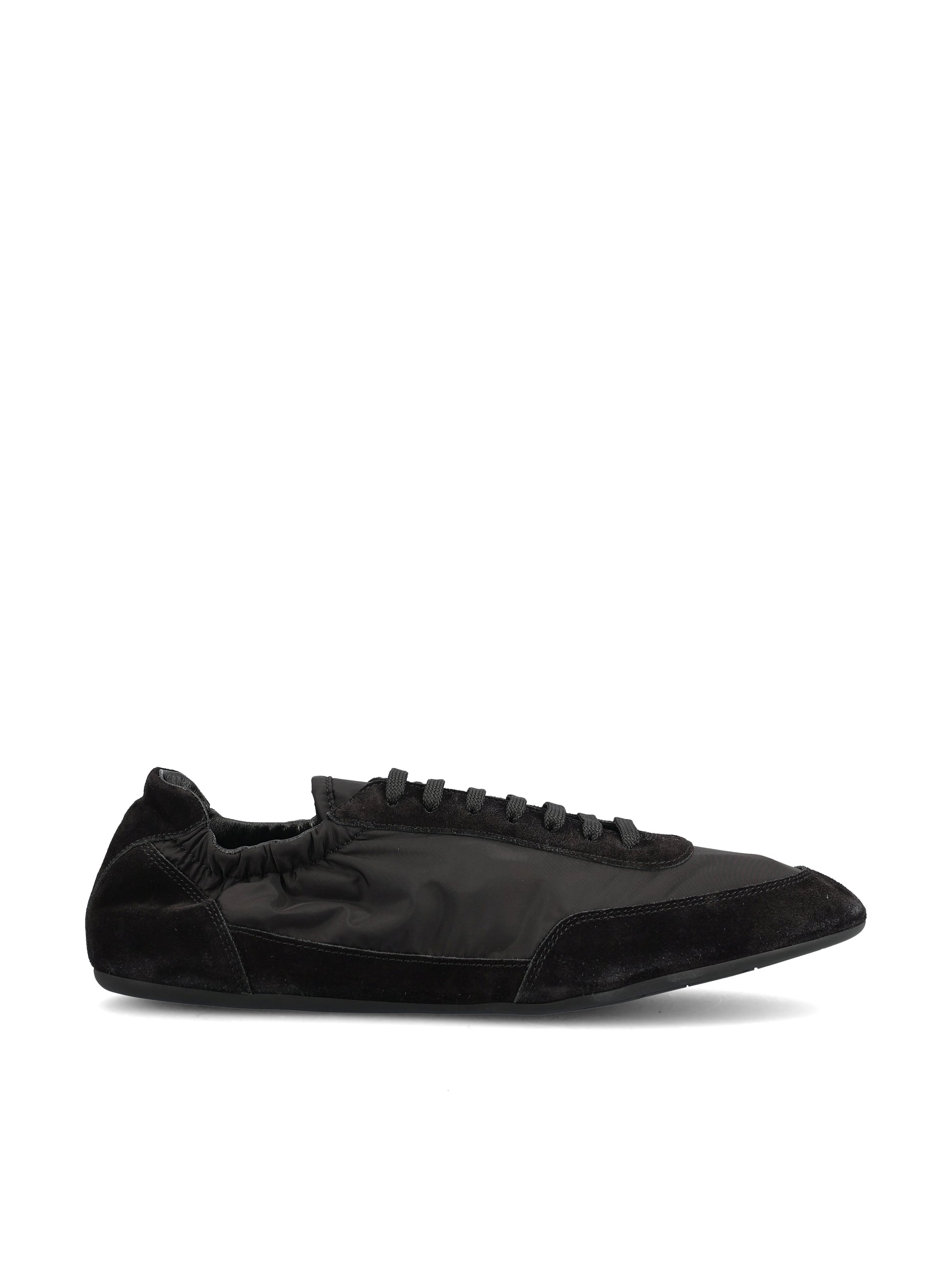 Sneakers realizzate in re-nylon e pelle. 2EG479 D7CF0002 PRADA 