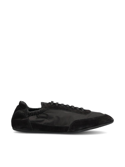 Sneakers realizzate in re-nylon e pelle. 2EG479 D7CF0002 PRADA 