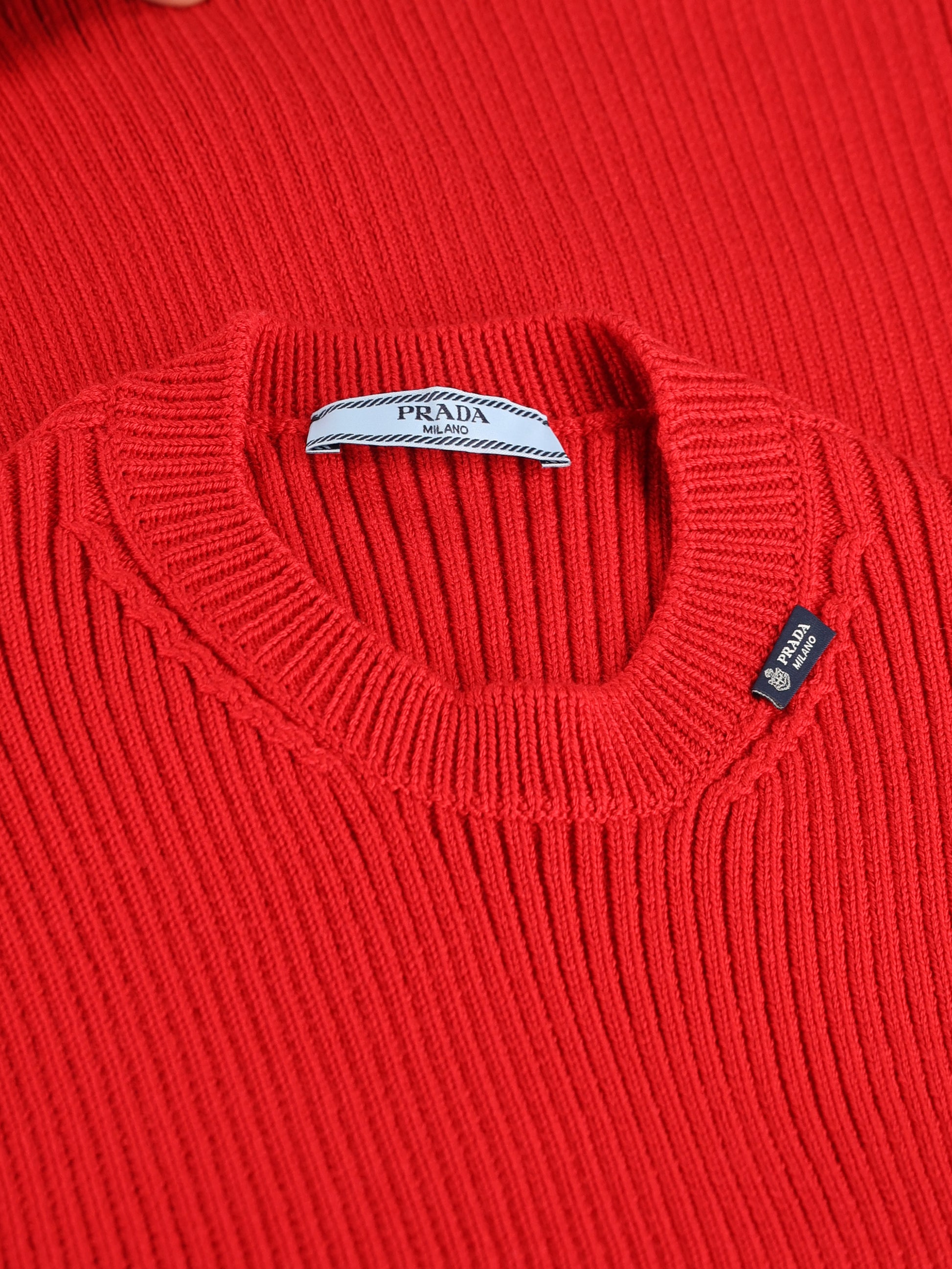 Maglia realizzata in lana vergine. P24E3Q 6584F0011 PRADA 