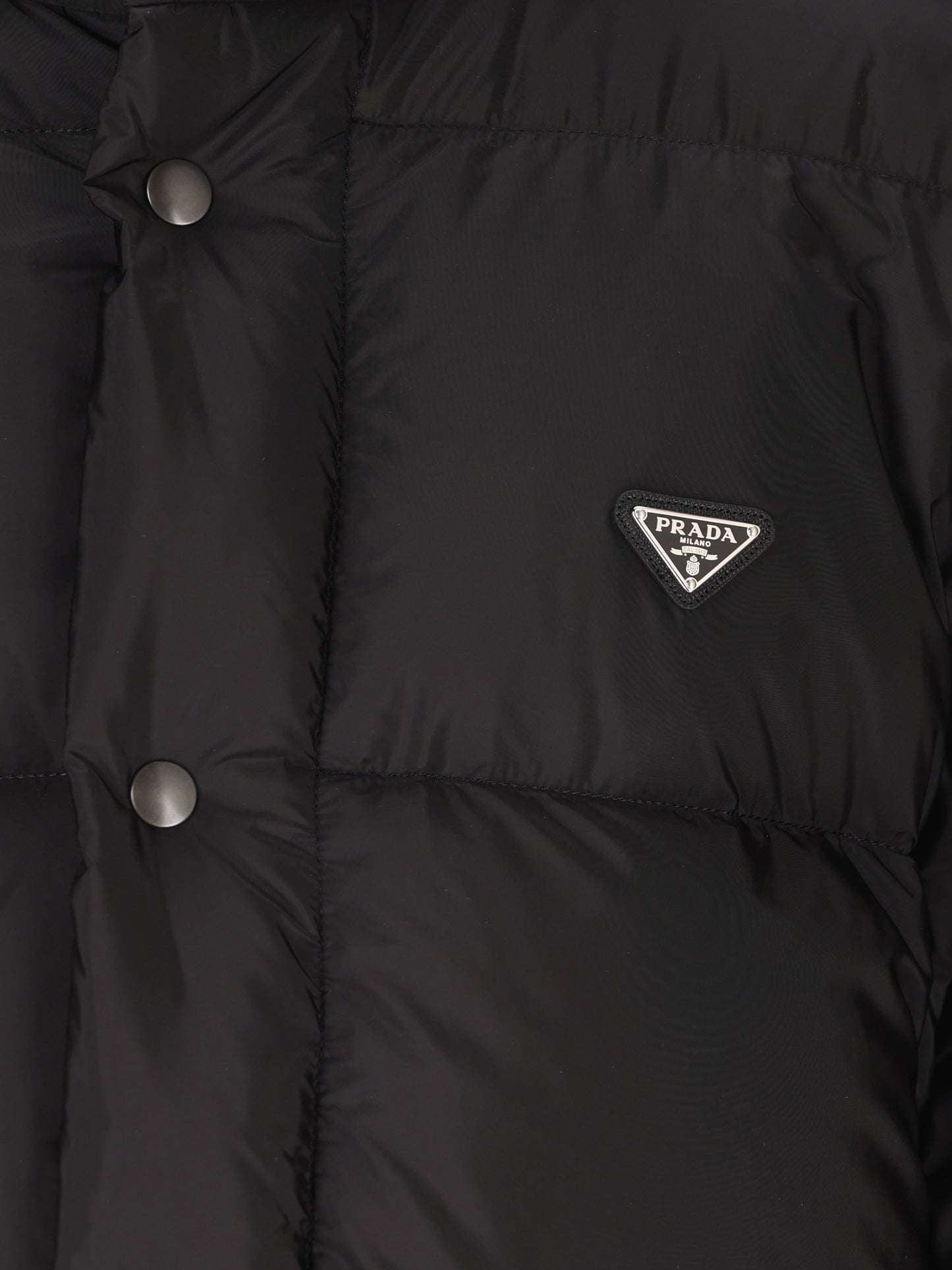 Piumino realizzato in re-nylon. SGC863 1WQ9F0002 PRADA 