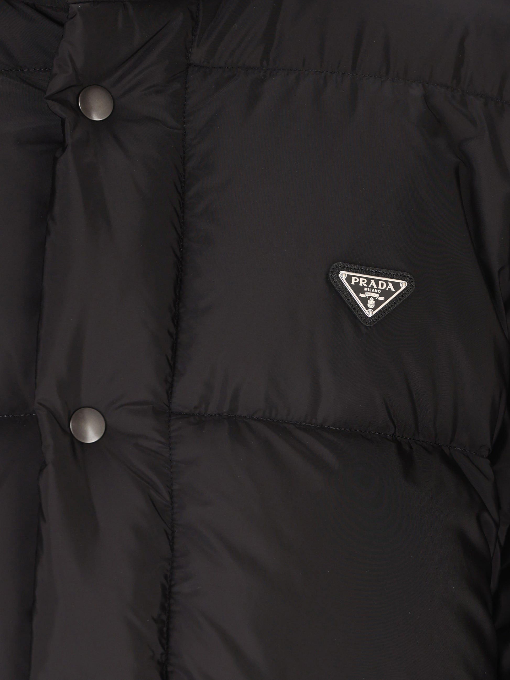 Piumino realizzato in re-nylon. SGC863 1WQ9F0002 PRADA 