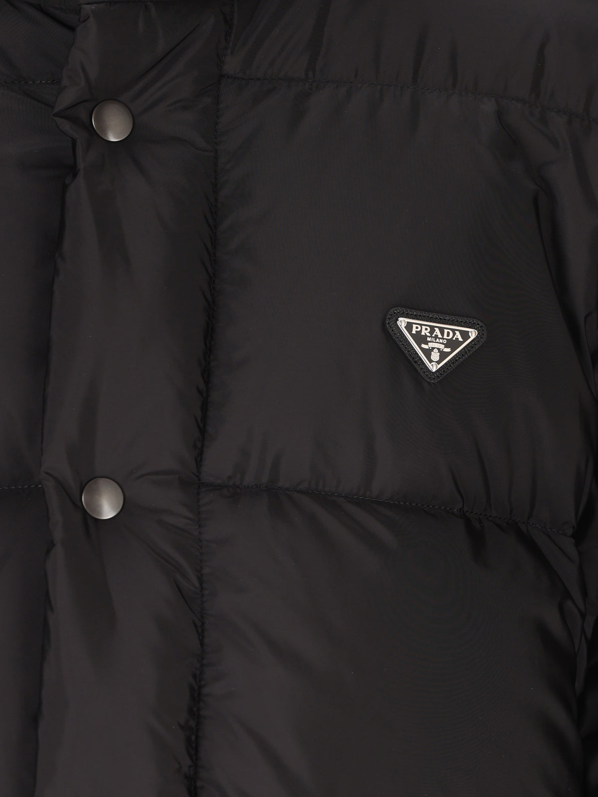 Piumino realizzato in re-nylon. SGC863 1WQ9F0002 PRADA 