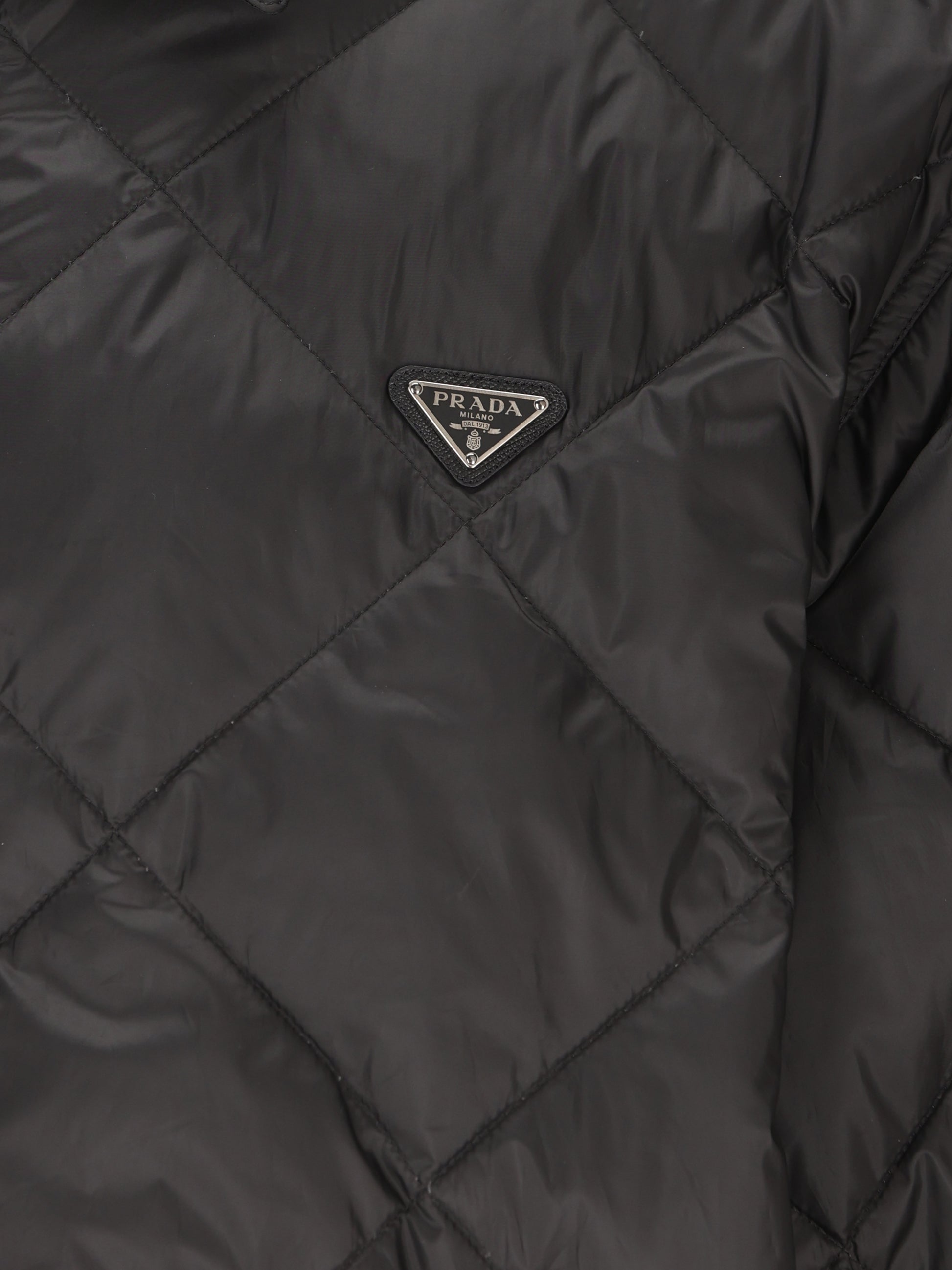 Giacca realizzata in poliammide. SGD258 17YXF0002 PRADA 