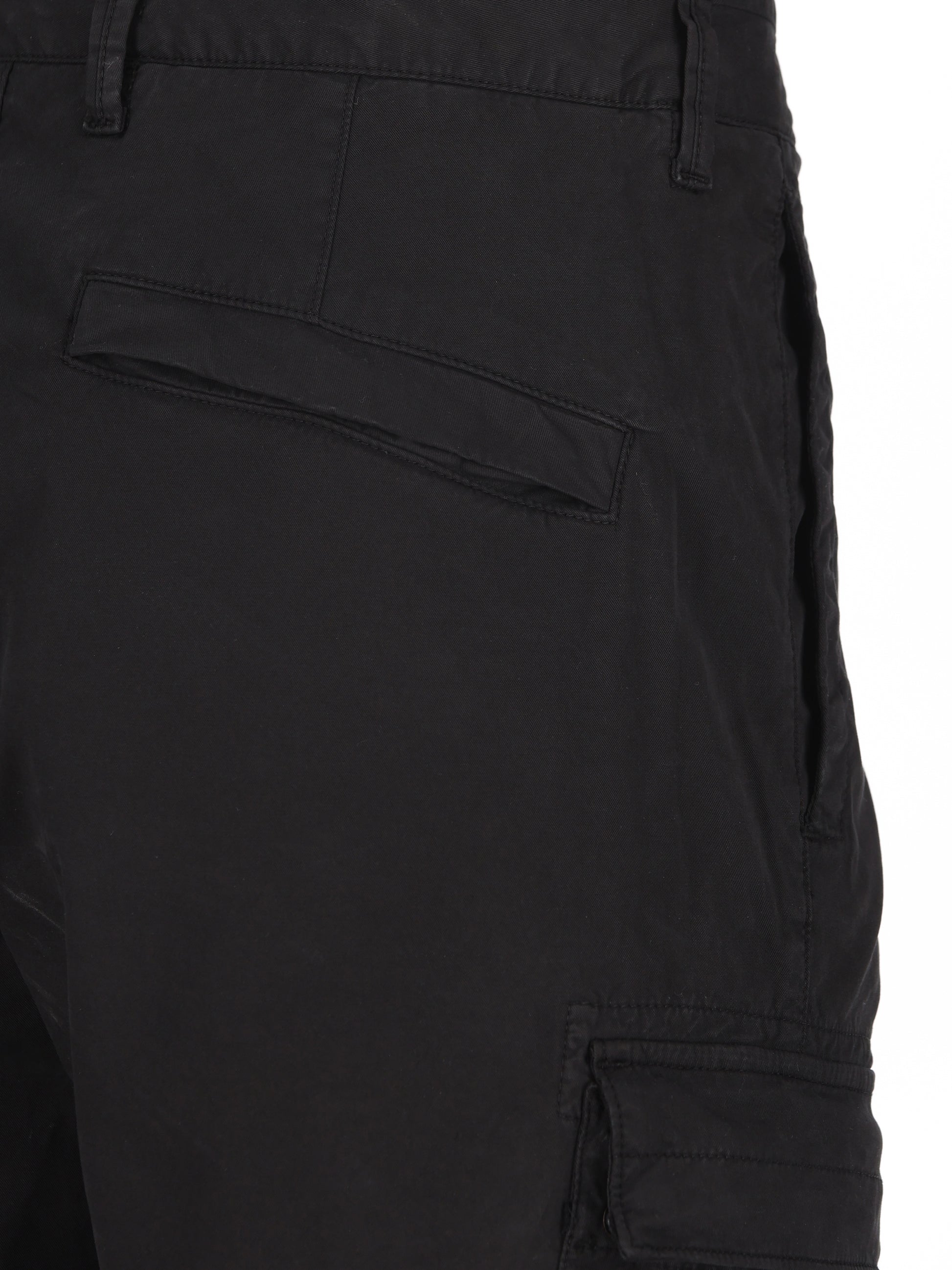 Pantalone realizzato in cotone. 3100032 S0A10V0029 STONE ISLAND 