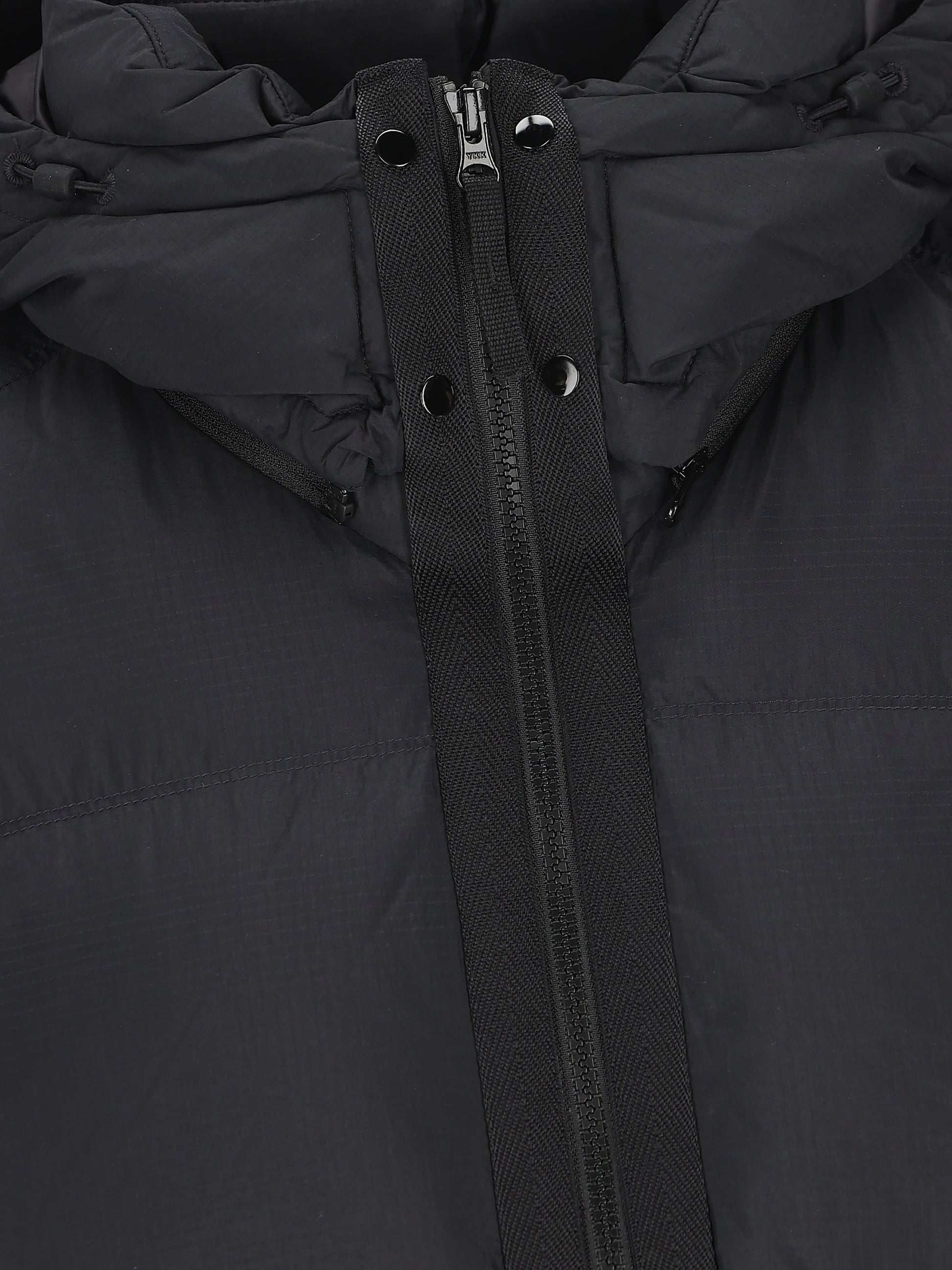 Piumino realizzato in poliammide. 4100013 S0483V0029 STONE ISLAND 