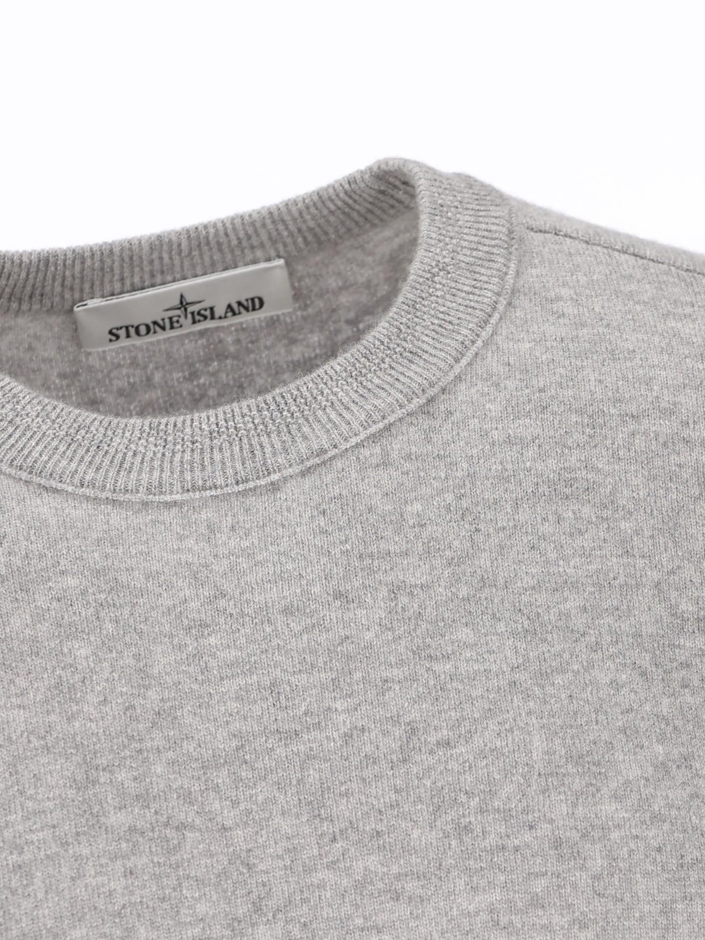 Maglia realizzata in lana vergine. 5100021 S00B4V0M60 STONE ISLAND 