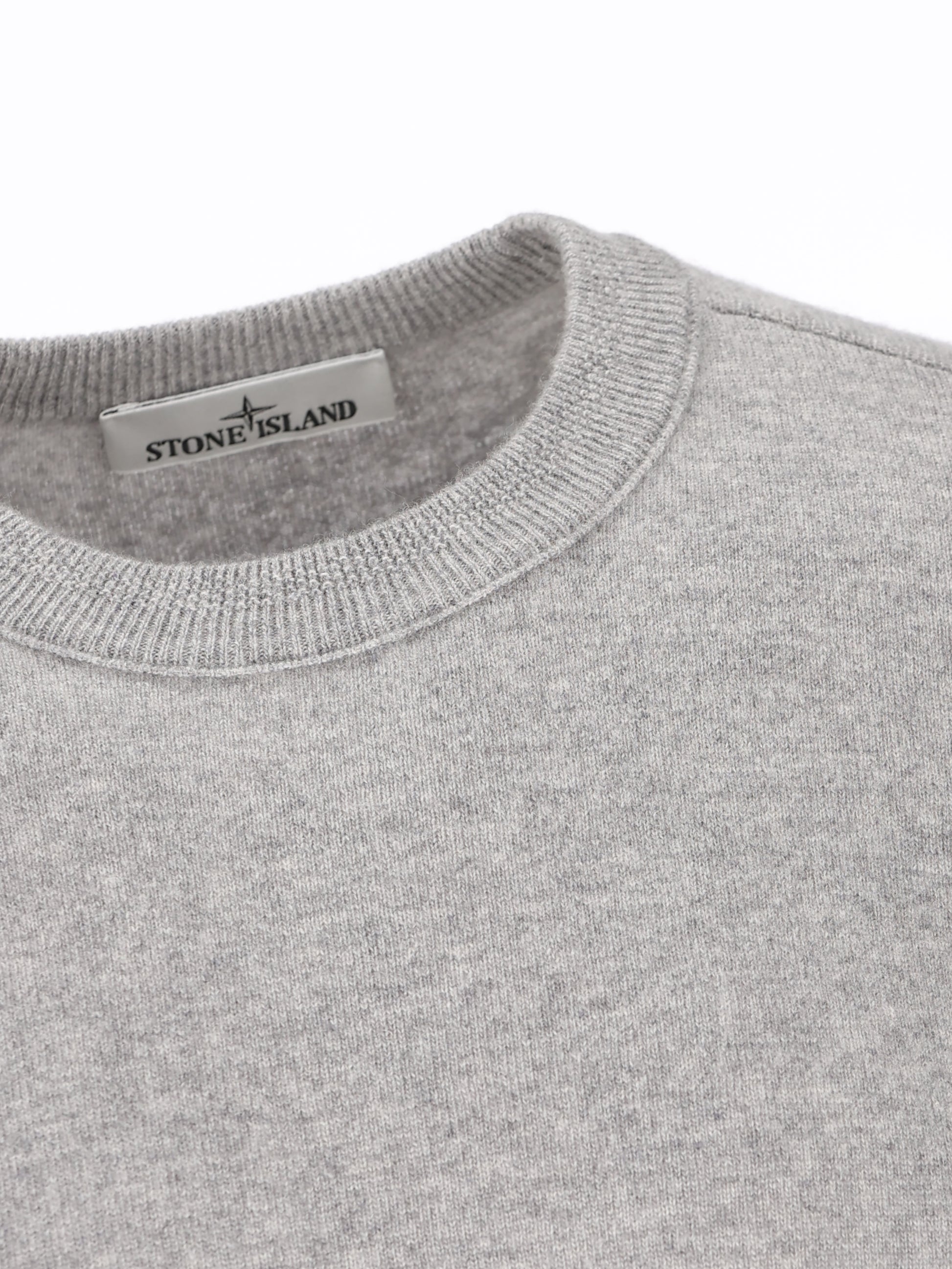 Maglia realizzata in lana vergine. 5100021 S00B4V0M60 STONE ISLAND 
