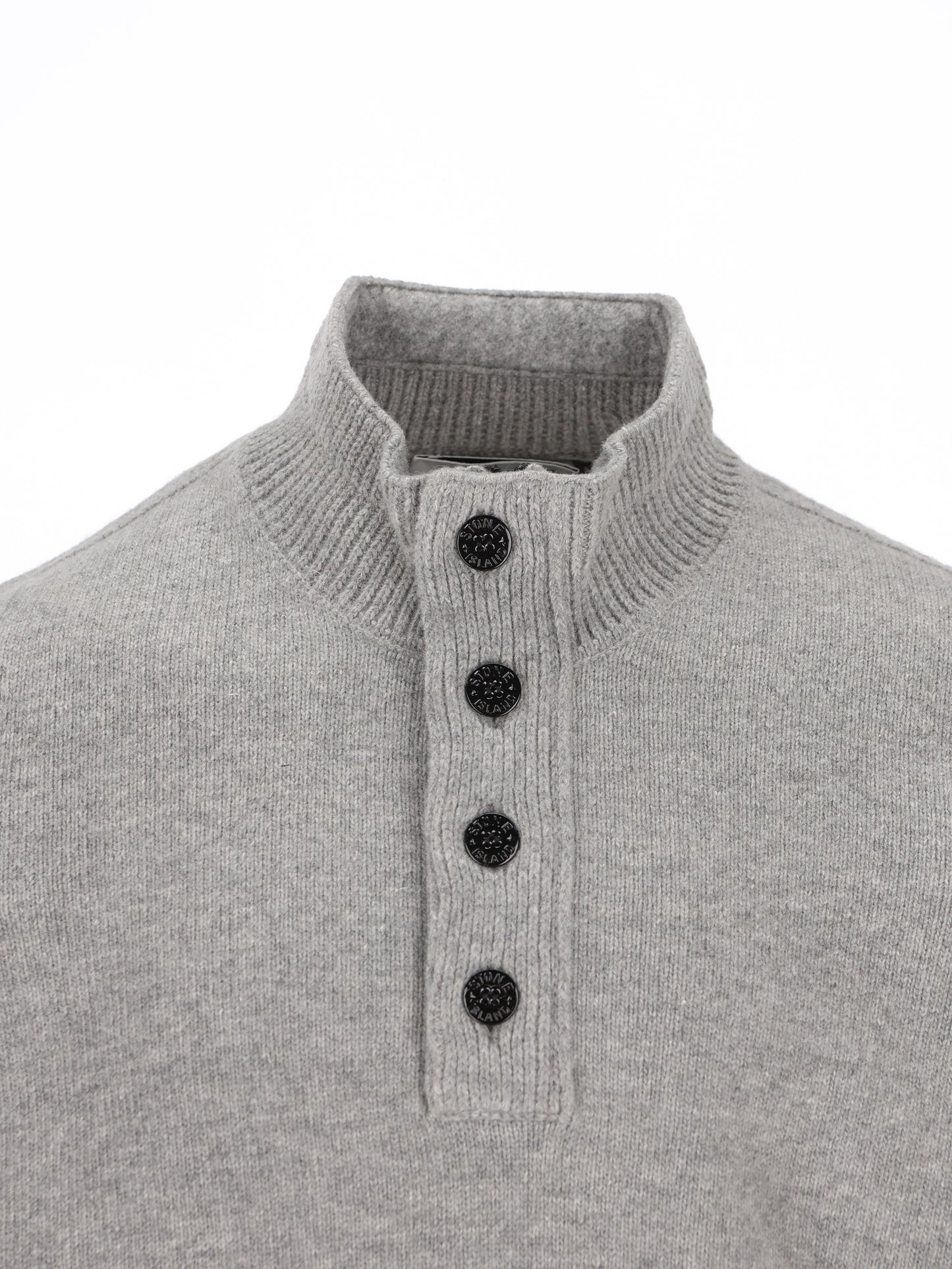 Maglione realizzato in lana 5100040 S00A3V0M60 STONE ISLAND 
