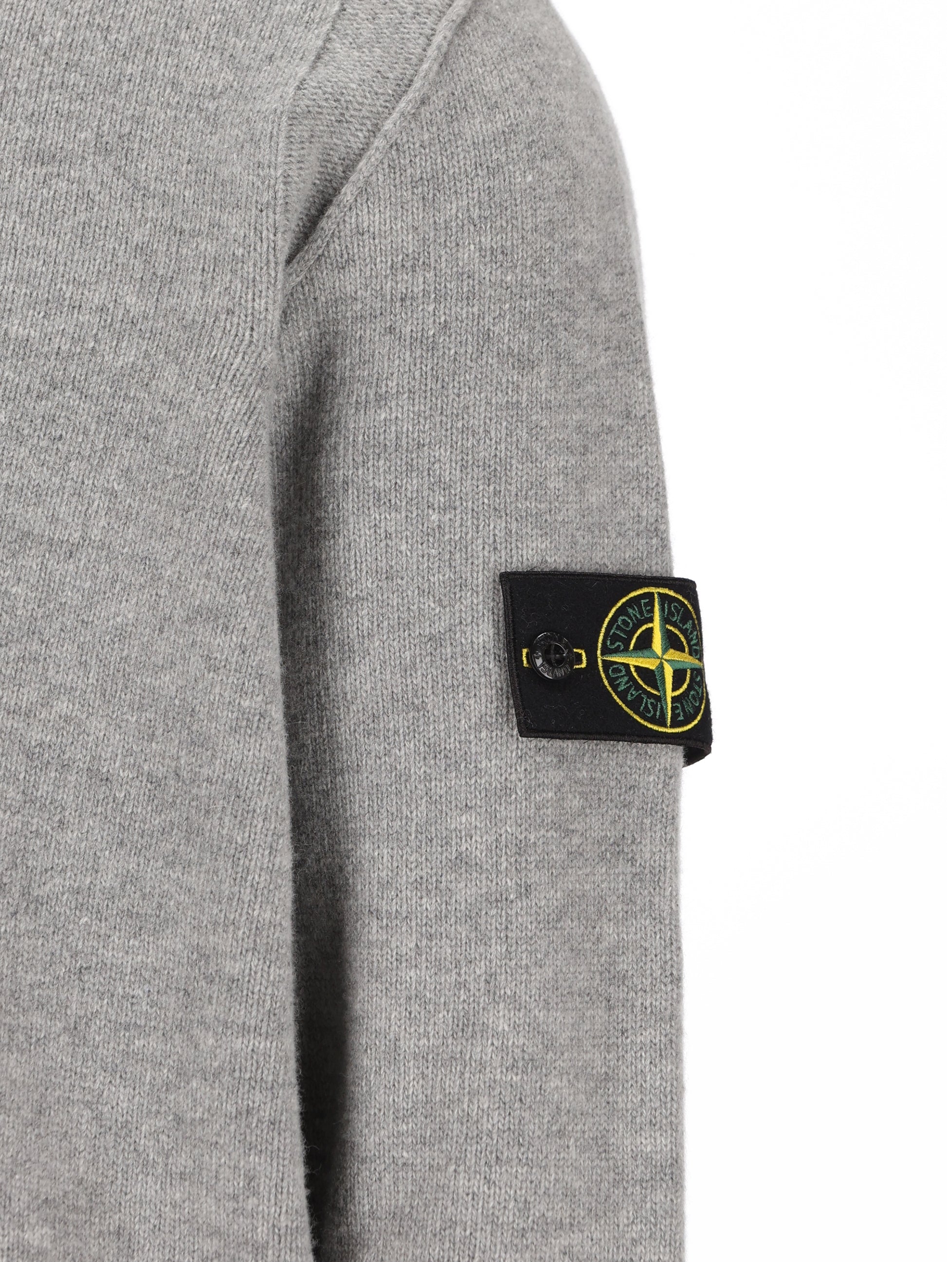 Maglione realizzato in lana 5100040 S00A3V0M60 STONE ISLAND 