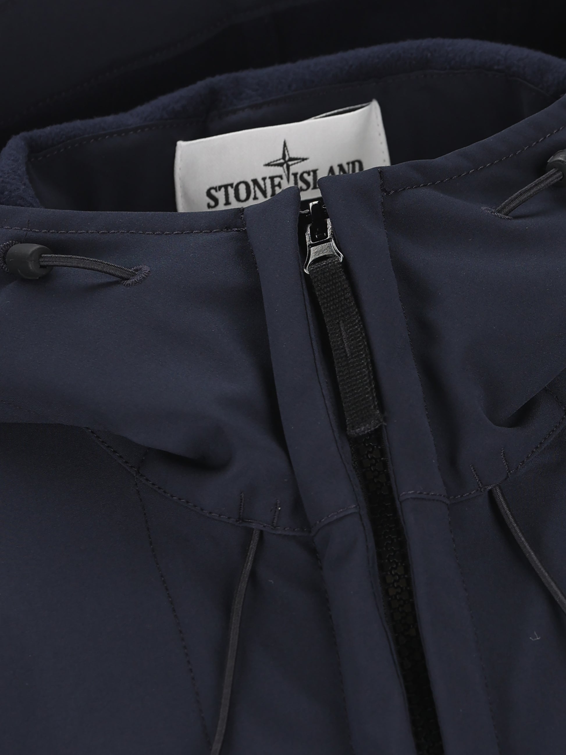Giacca realizzata in materiale tecnico. Q100004 S0B22V0020 STONE ISLAND 