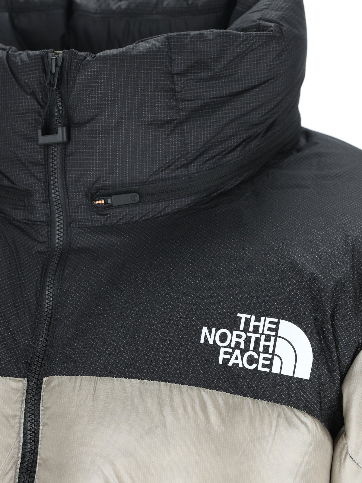 Giacca realizzata in nylon. NF0A8H3D BI41 THE NORTH FACE 