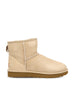 Stivali realizzati in montone. 1016222 SAN UGG 