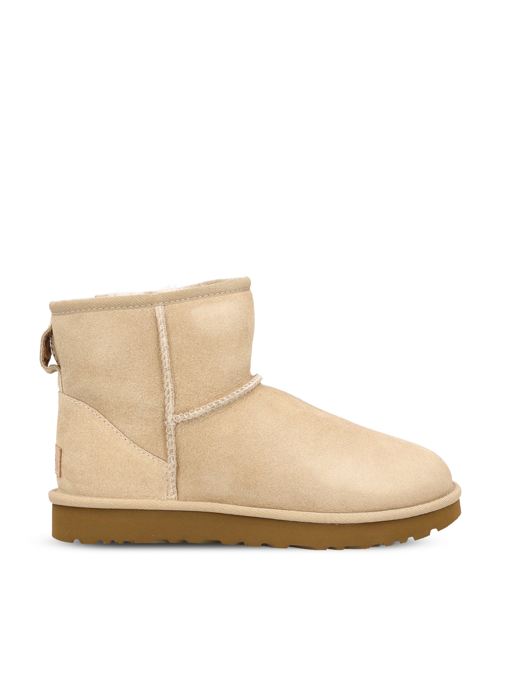 Stivali realizzati in montone. 1016222 SAN UGG 