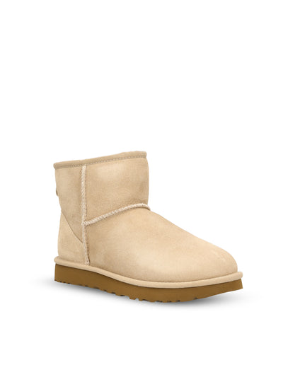Stivali realizzati in montone. 1016222 SAN UGG 
