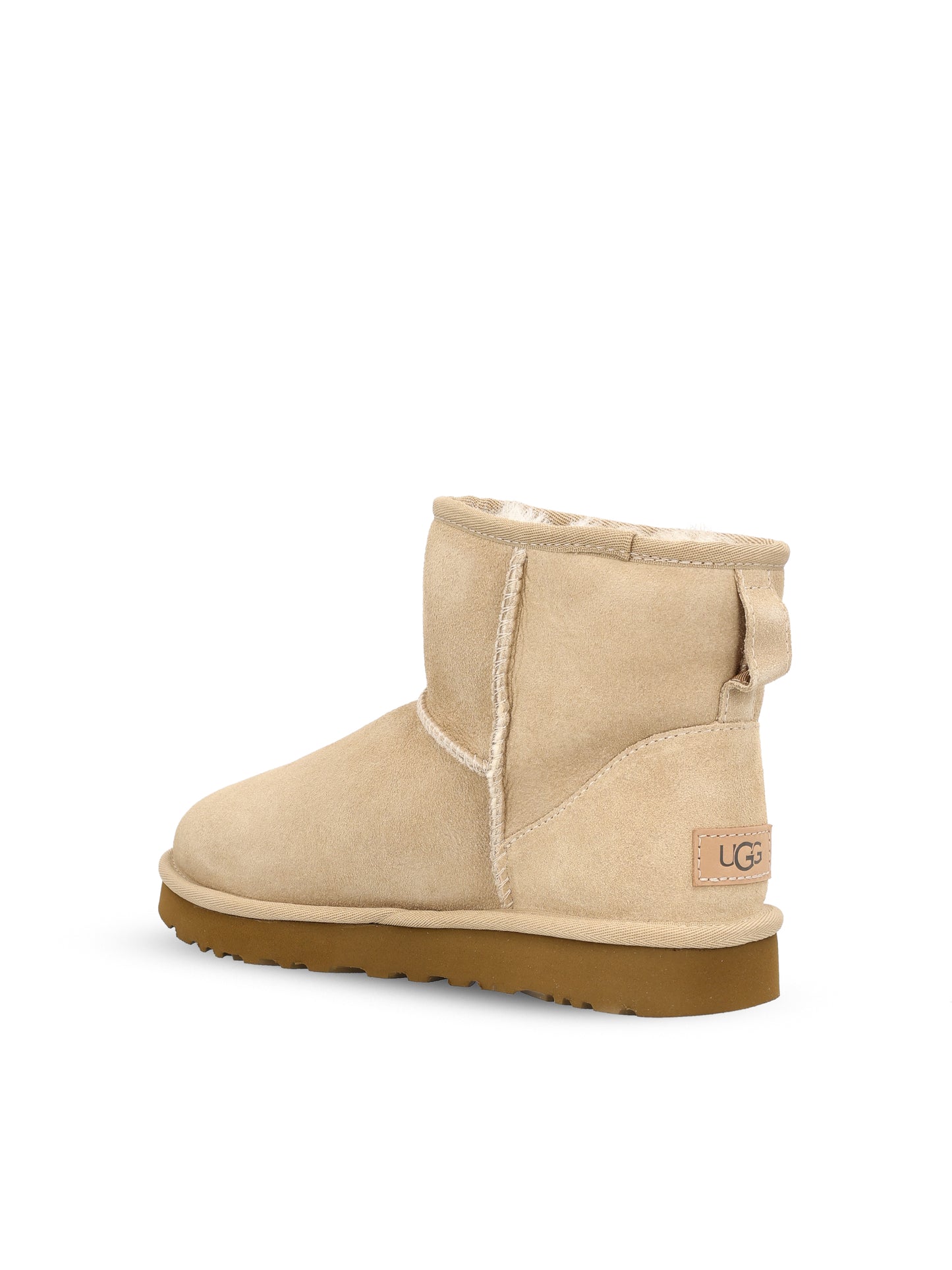 Stivali realizzati in montone. 1016222 SAN UGG 