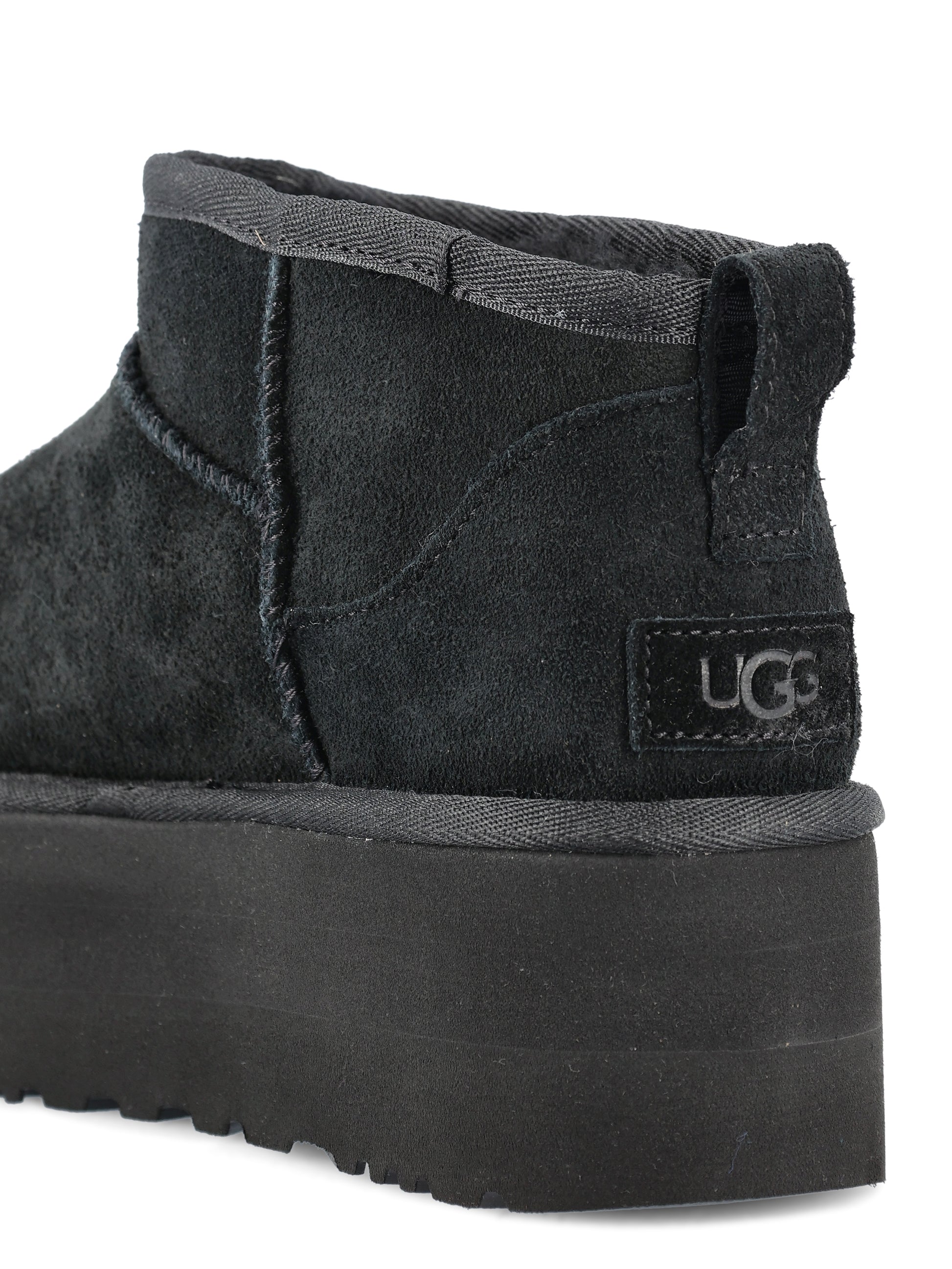 Stivali in camoscio. 1135092 BLK UGG 
